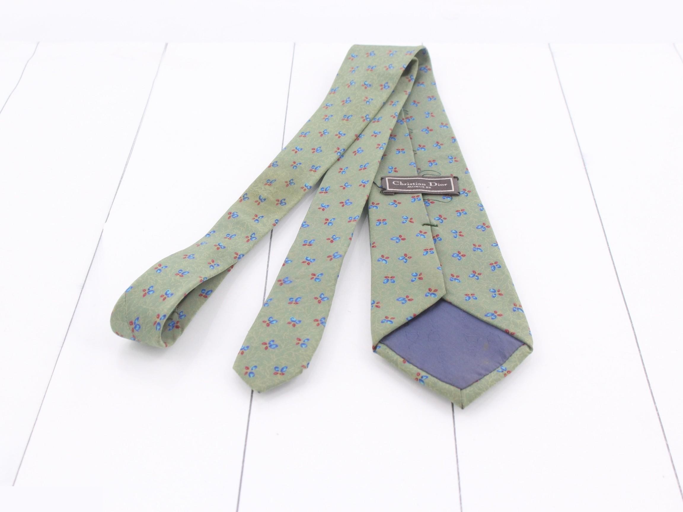 tie — view 2