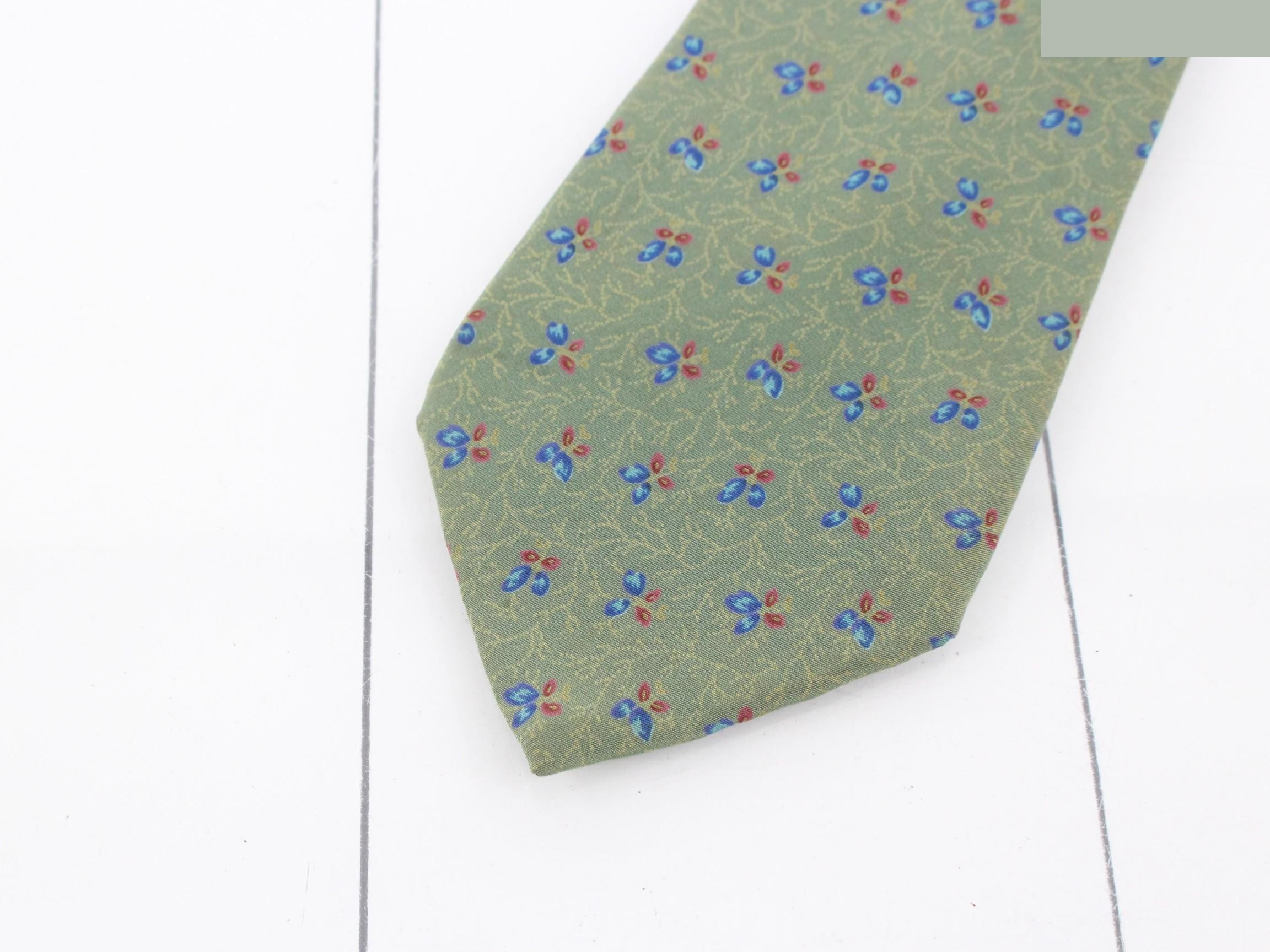 tie — view 3