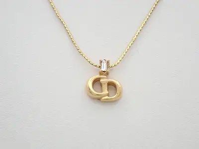 Necklace, chain approximately 42cm