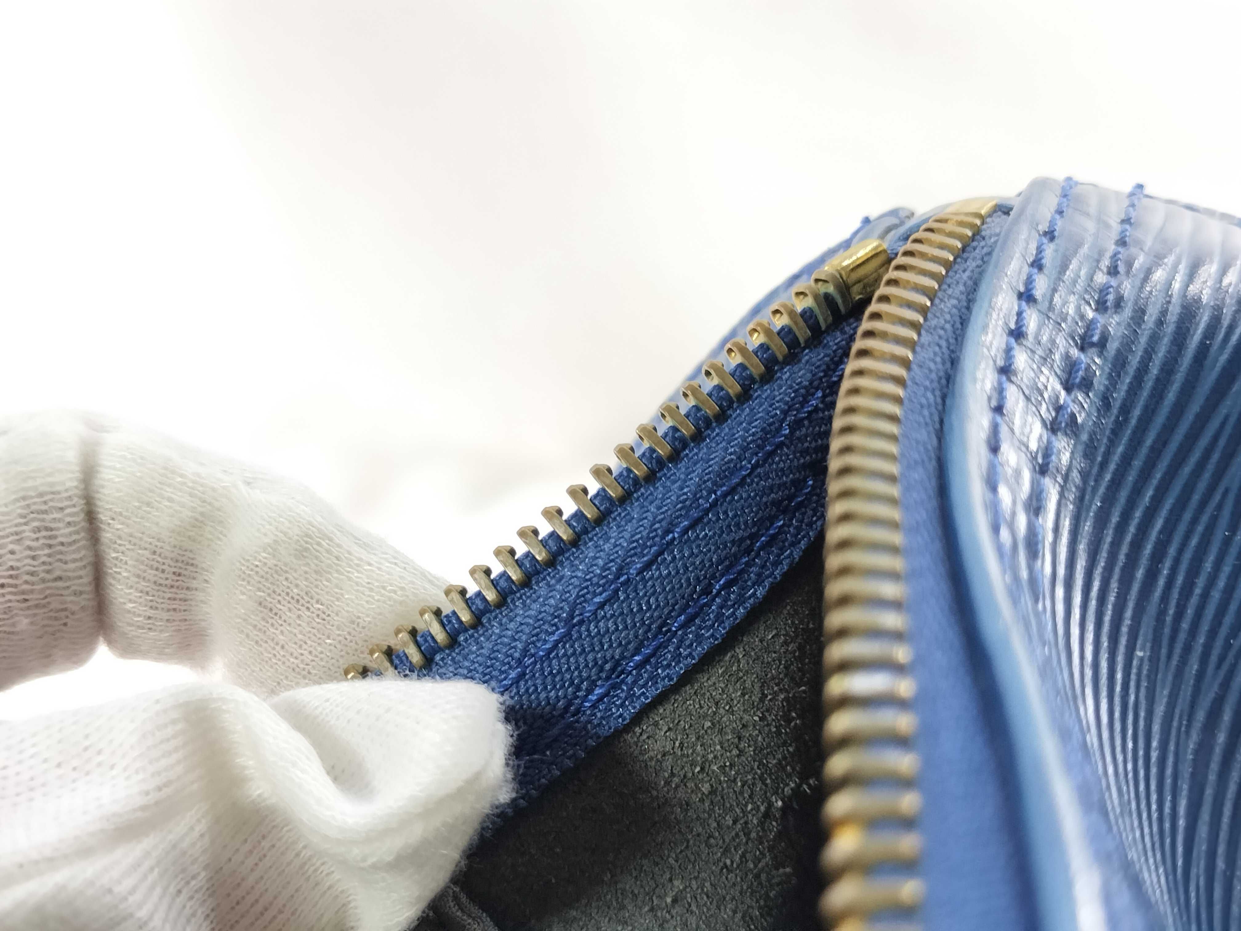 Epi Speedy 30 Blue Boston Bag — view 13