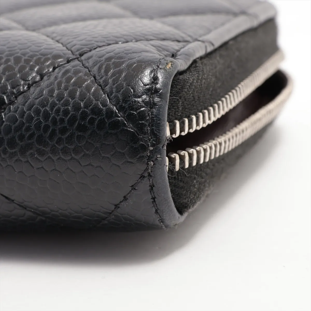 Matelasse caviar skin round zip wallet black silver hardware 28803891 — view 11