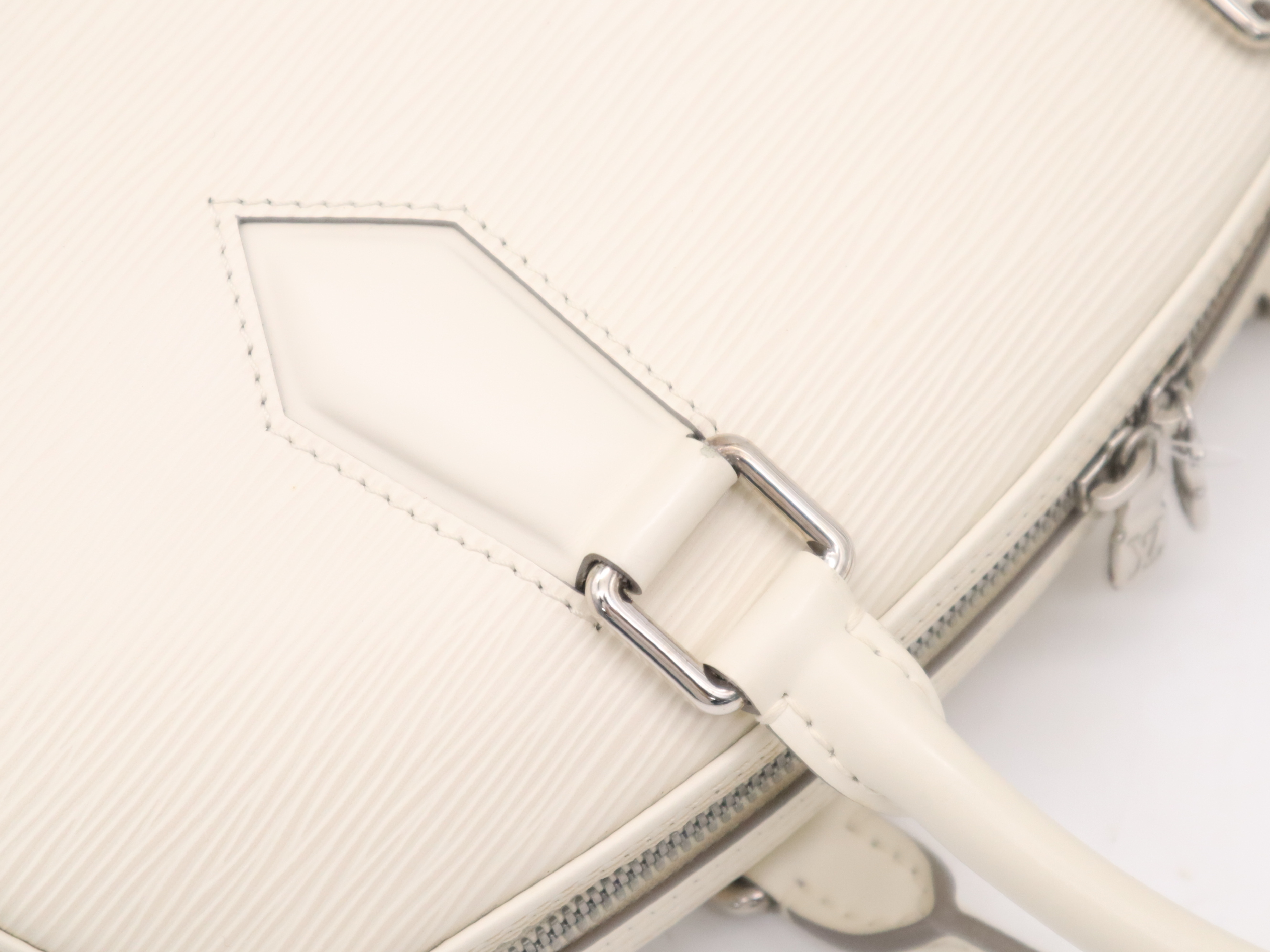 M5285J Epi Jasmine Ivoire Shoulder Bag — view 7