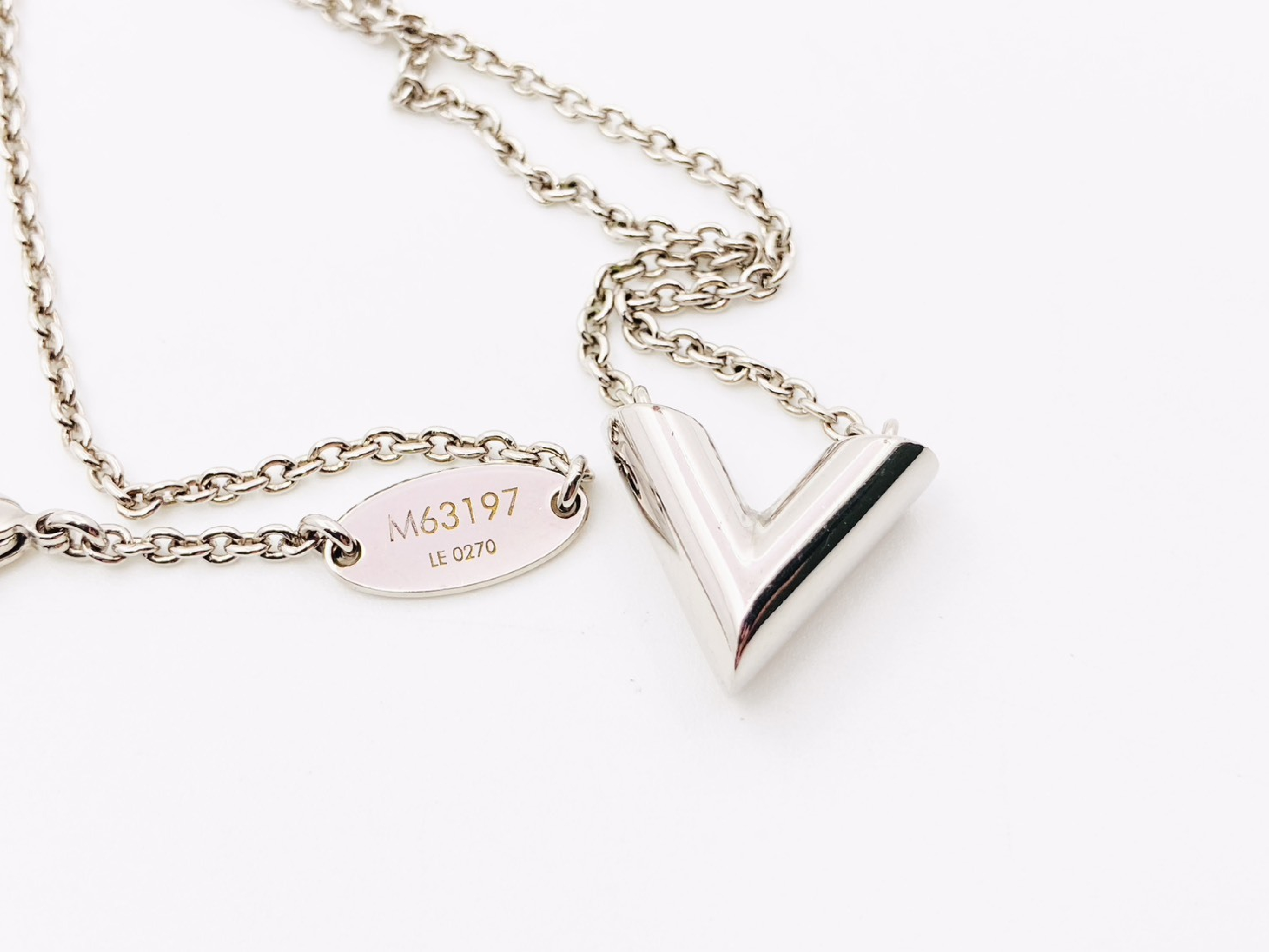 M63197 Essential V Necklace Silver LE0270 Necklace — view 4