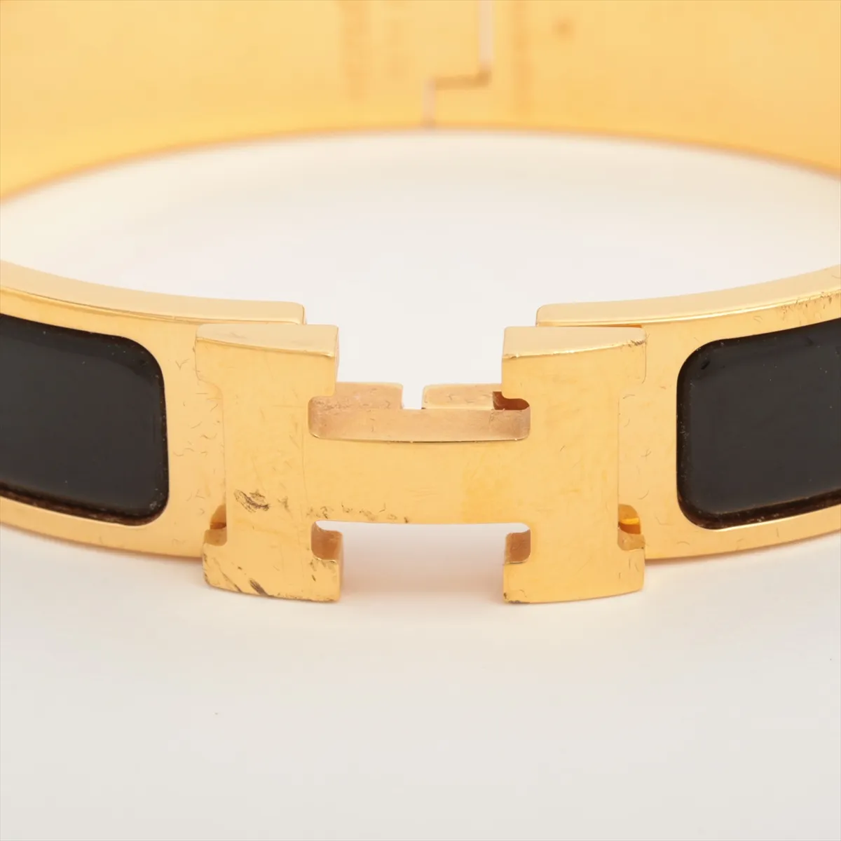 Click Crack H Bangle Bracelet GP x Enamel Black x Gold Gouging Scratch Dullness Dirt Discoloration Peeling — view 3