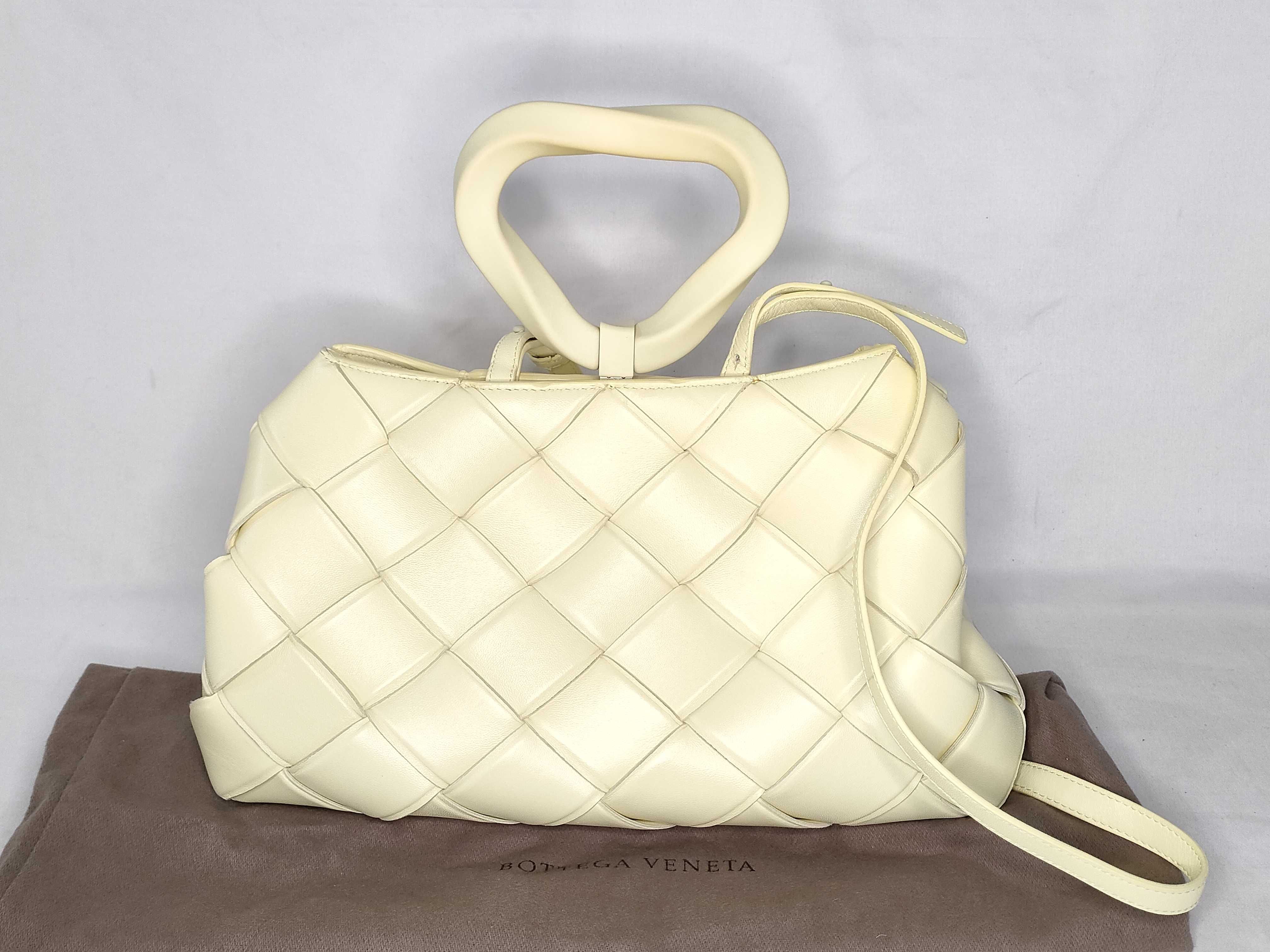 Intrecciato Grasp Handbag