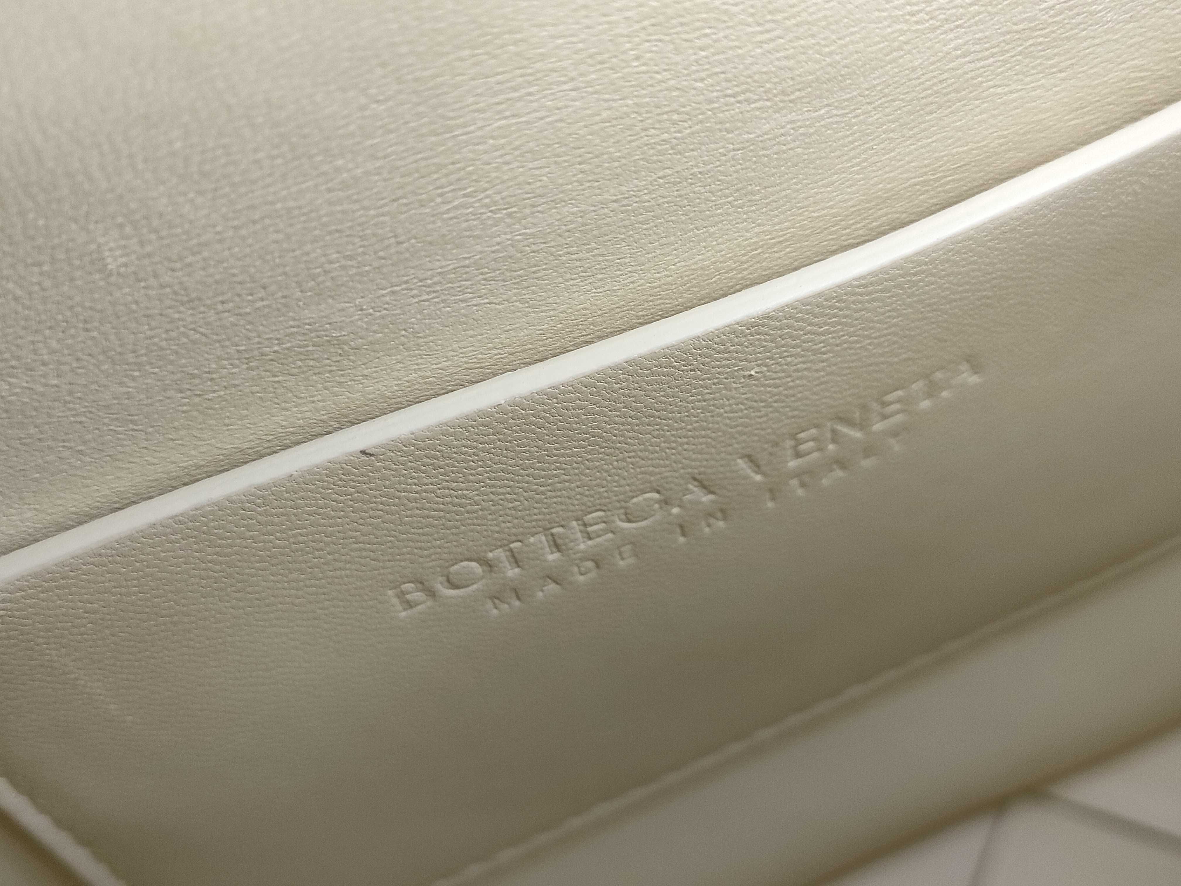 Intrecciato Grasp Handbag — view 11