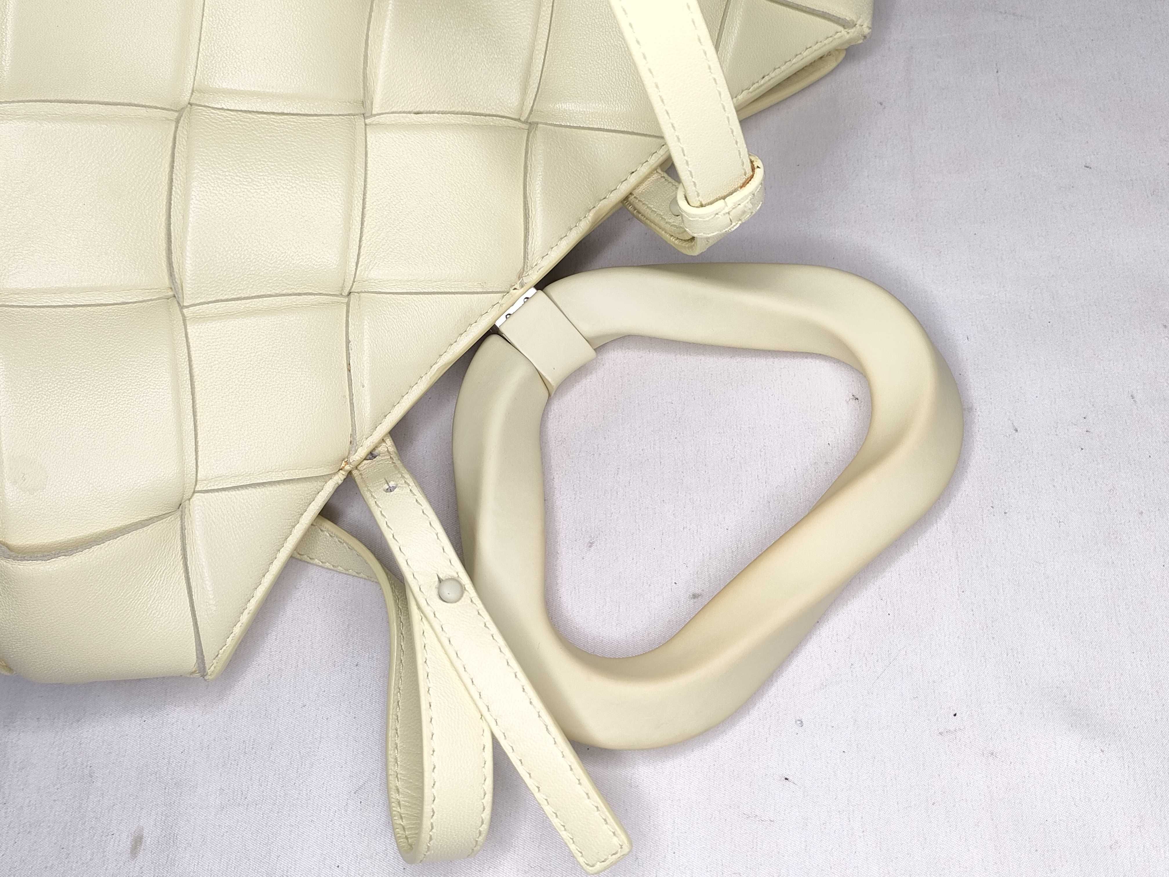 Intrecciato Grasp Handbag — view 3