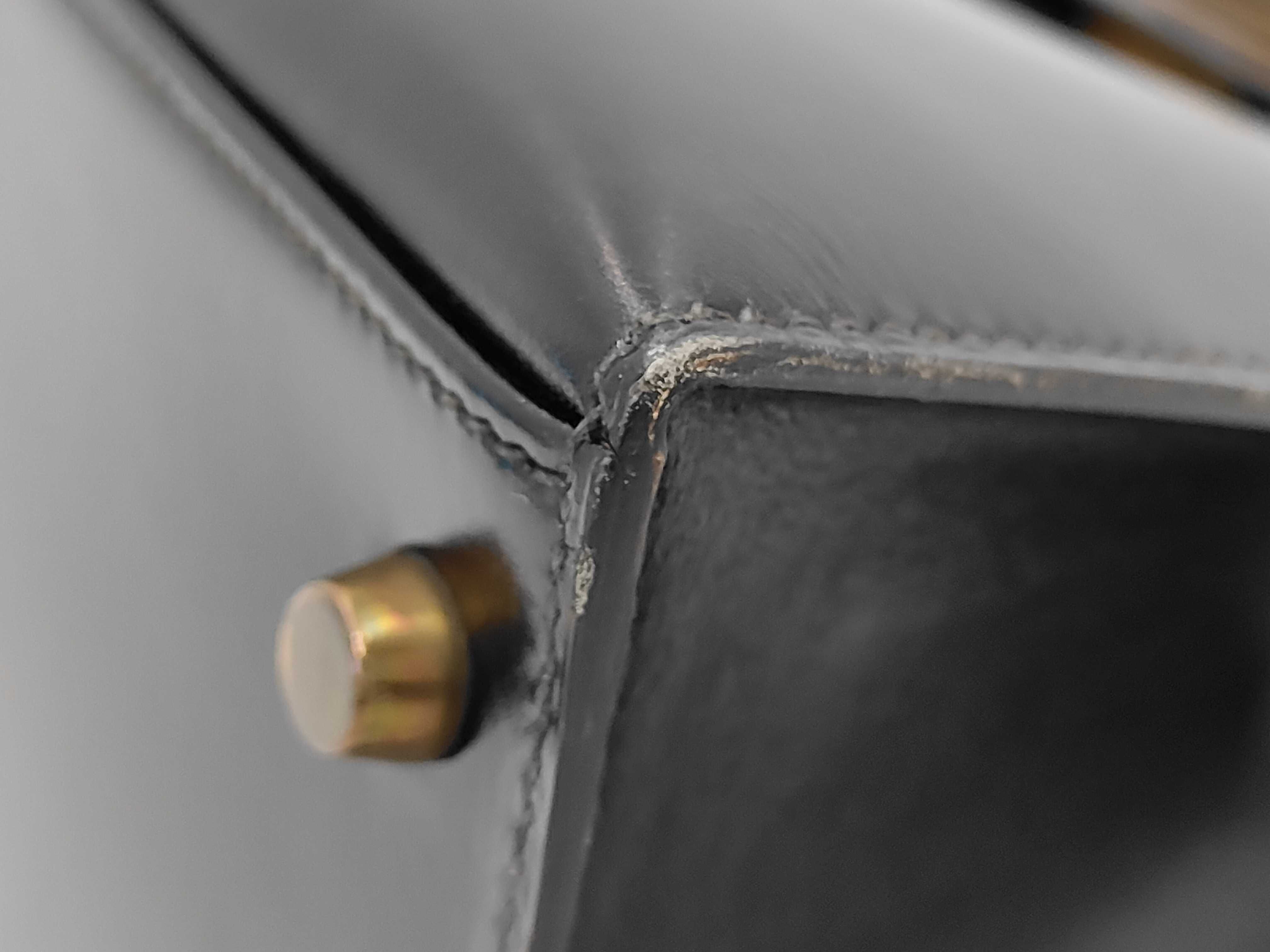 Kelly 28, 2-way, Box Calf leather, black, with V-stamp, includes strap, clochette, key, and 2 keys. 28 x 20 x 11 cm. — view 7
