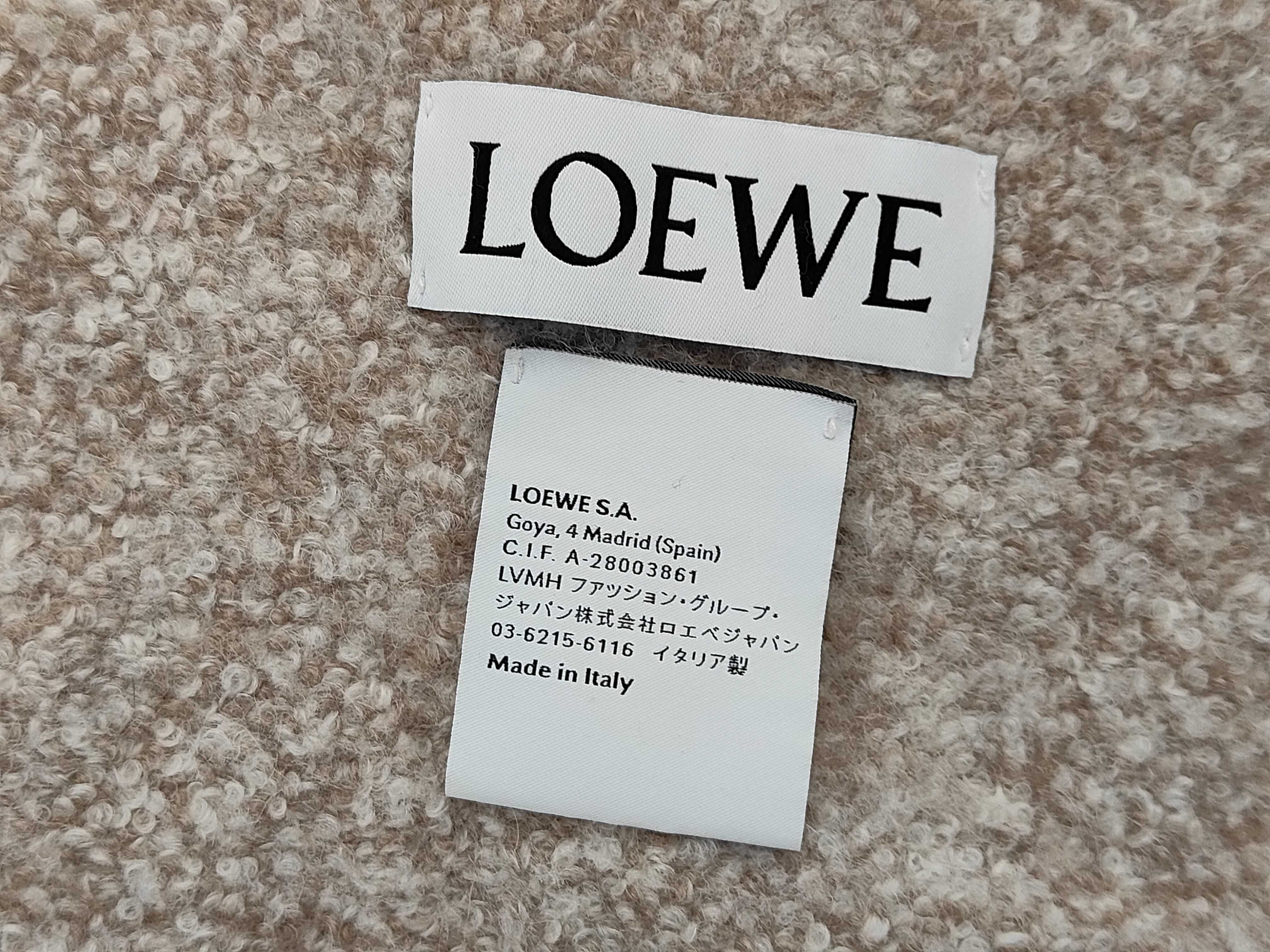 blanket, extra large, and other accessories. — view 3