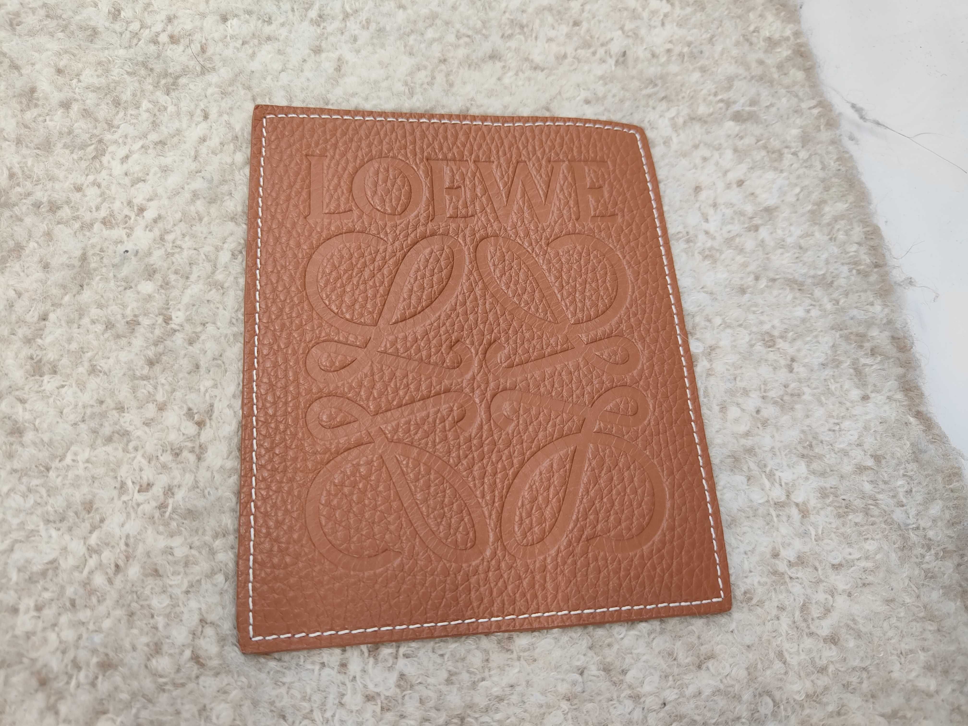blanket, extra large, and other accessories. — view 5