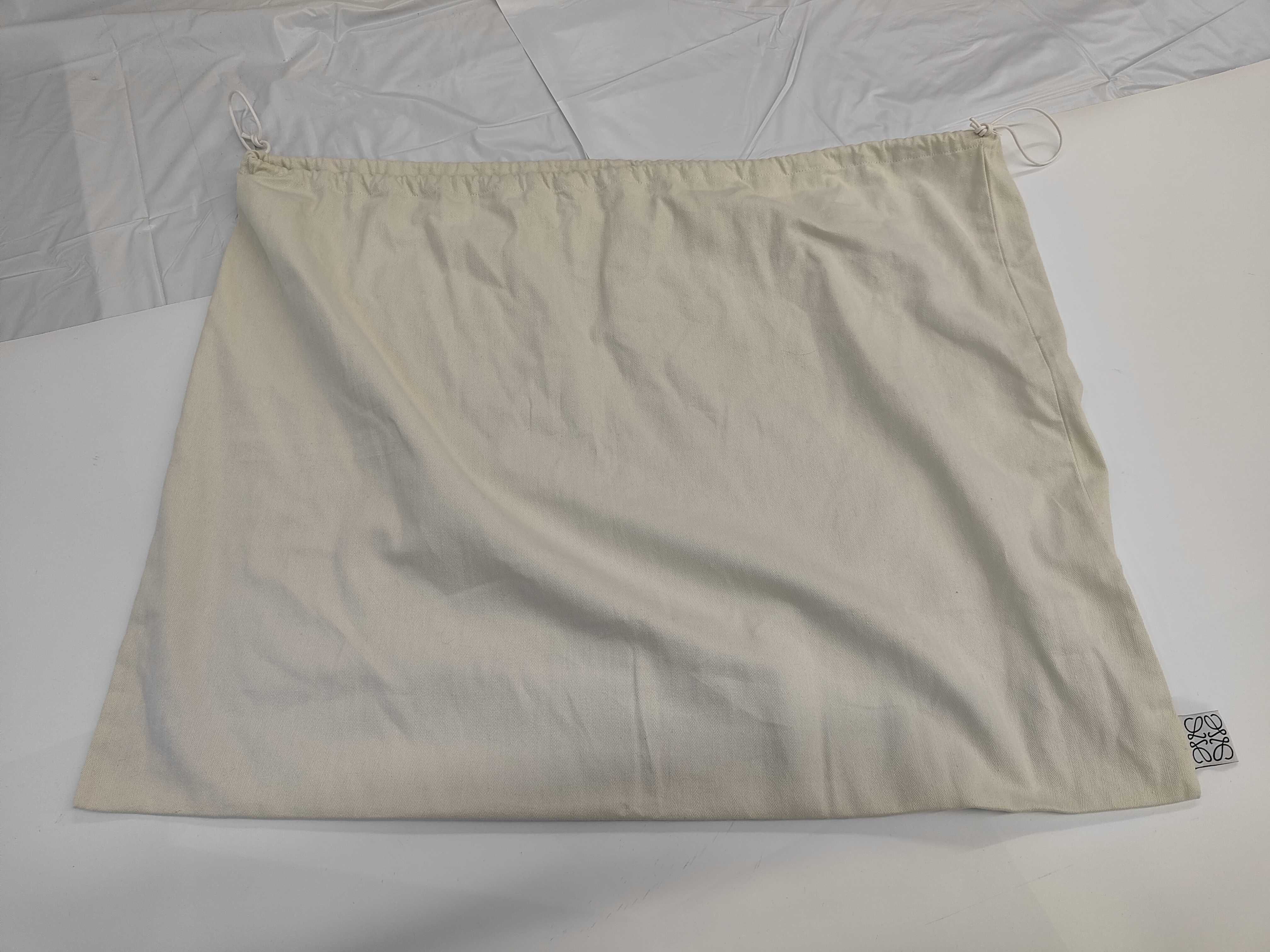blanket, extra large, and other accessories. — view 6