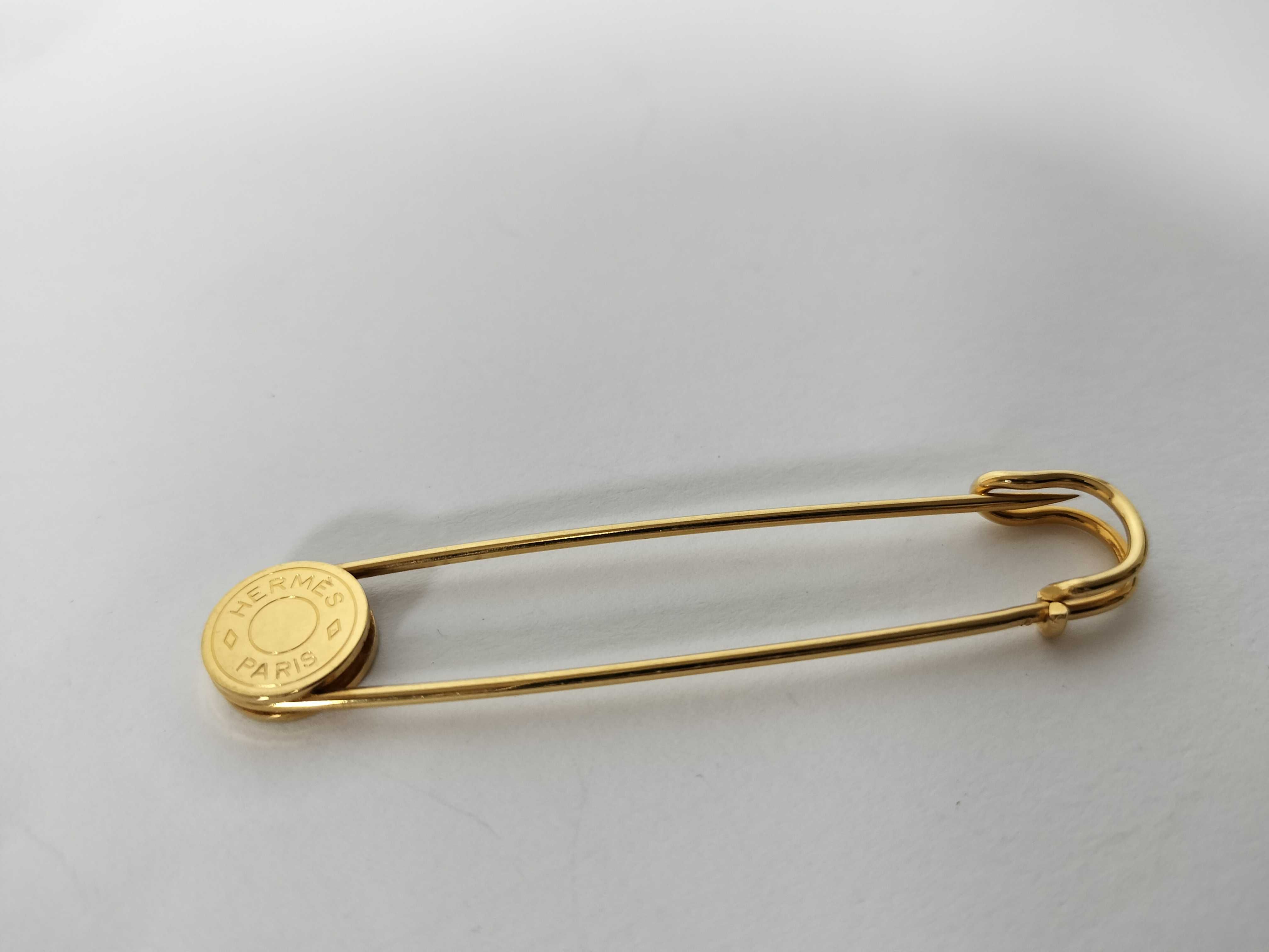 pin brooch — view 2