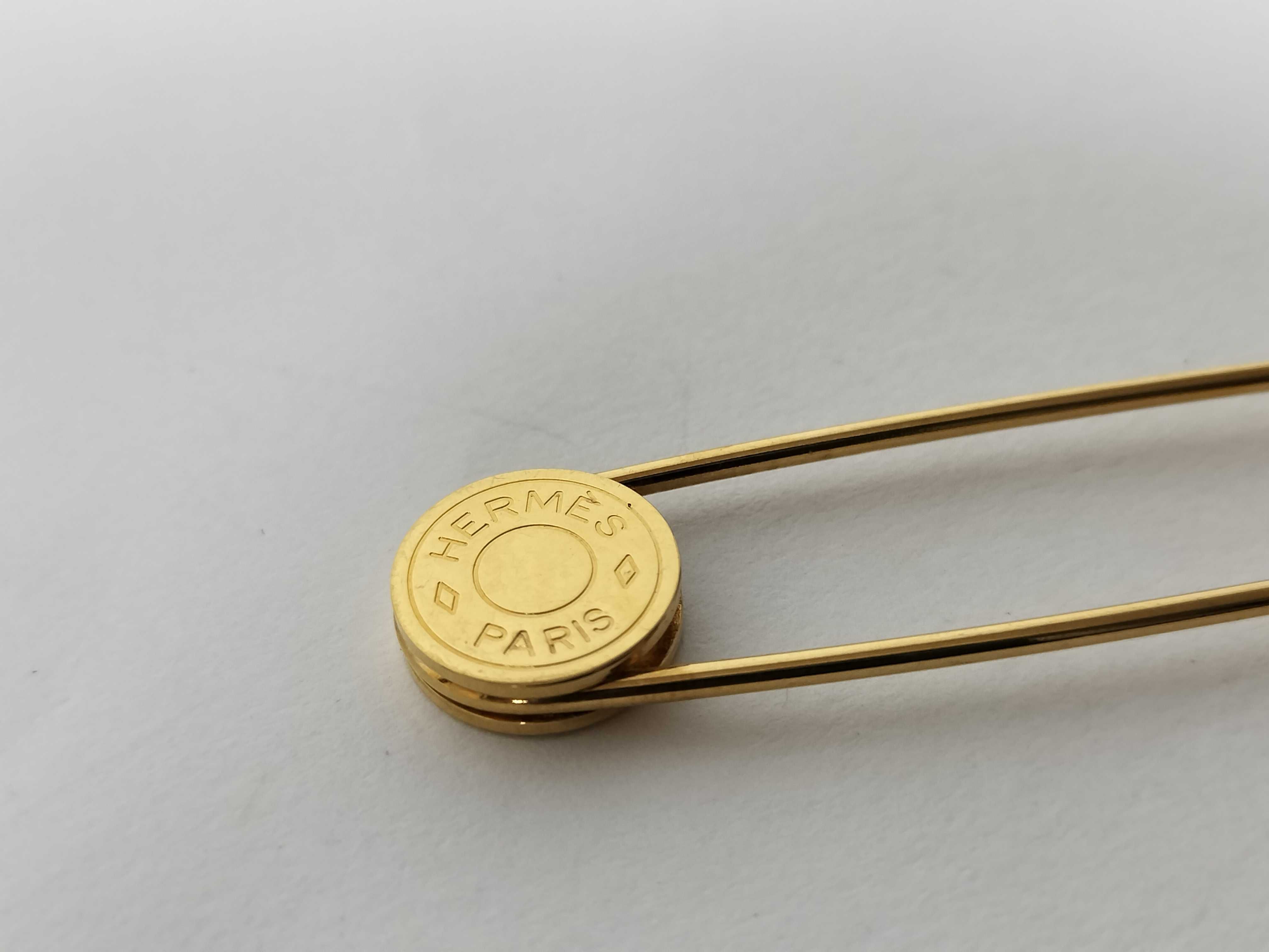 pin brooch — view 9