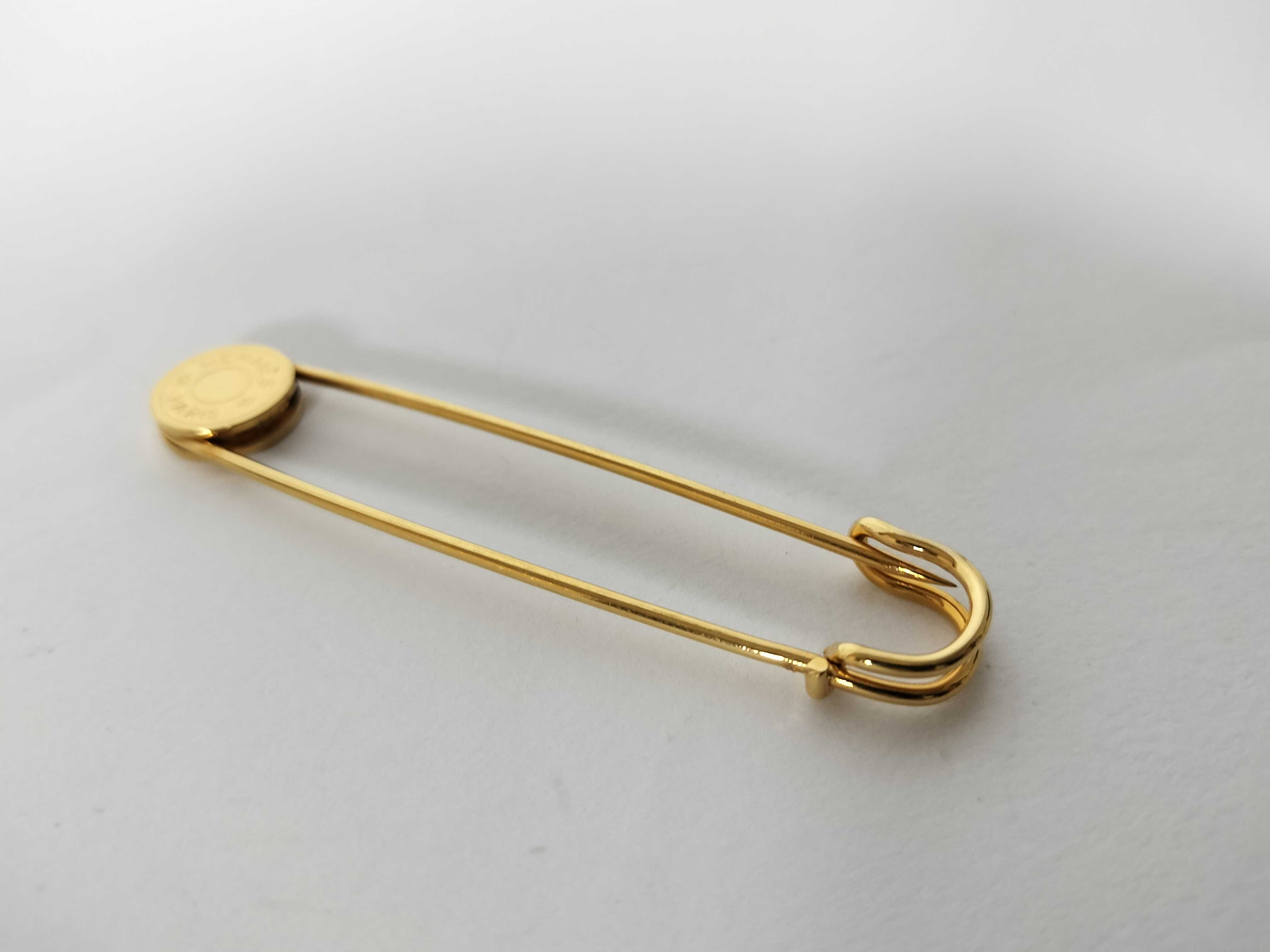 pin brooch — view 10