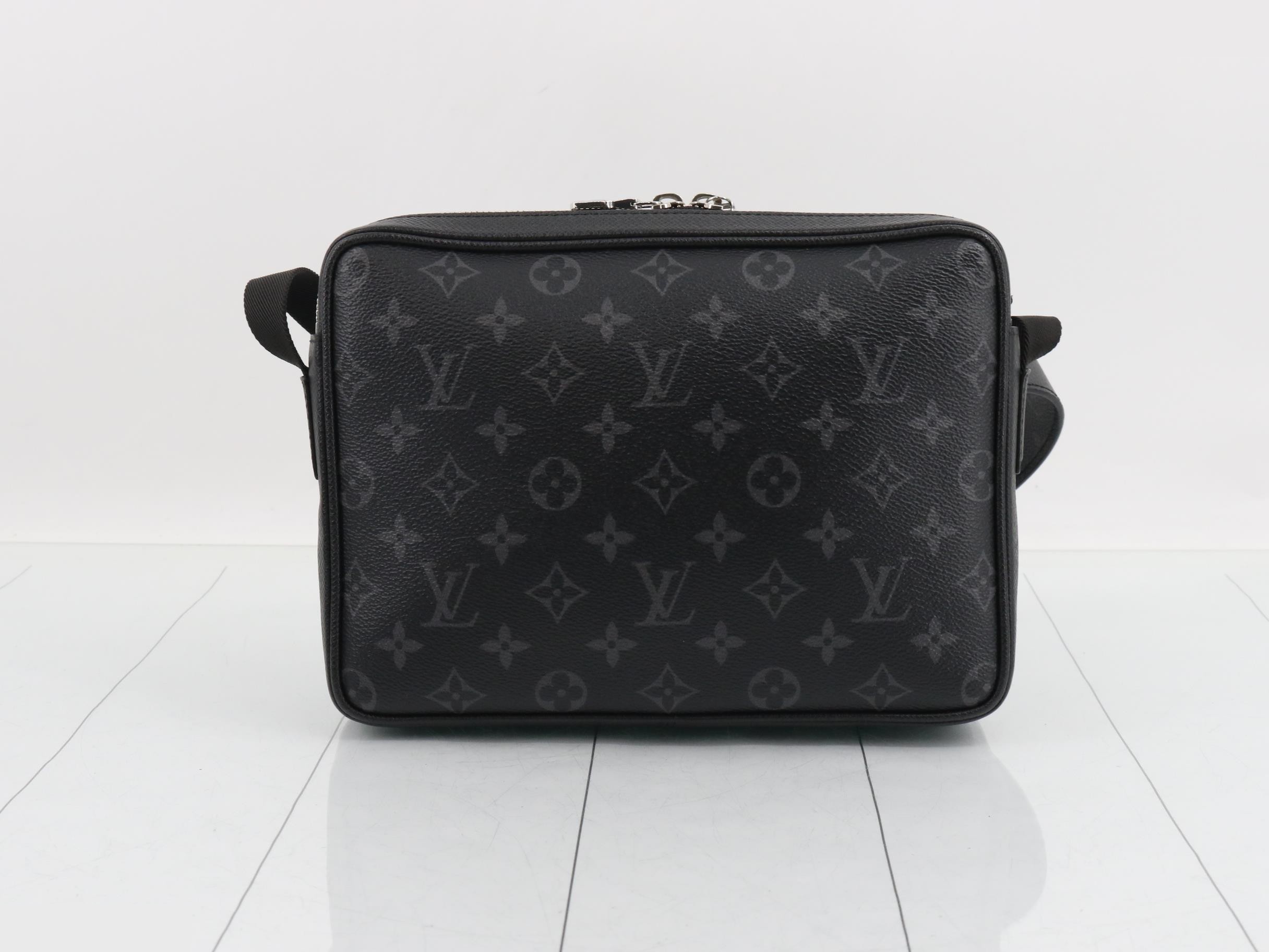 Taigarama Outdoor Messenger PM Noir Shoulder Bag — view 2