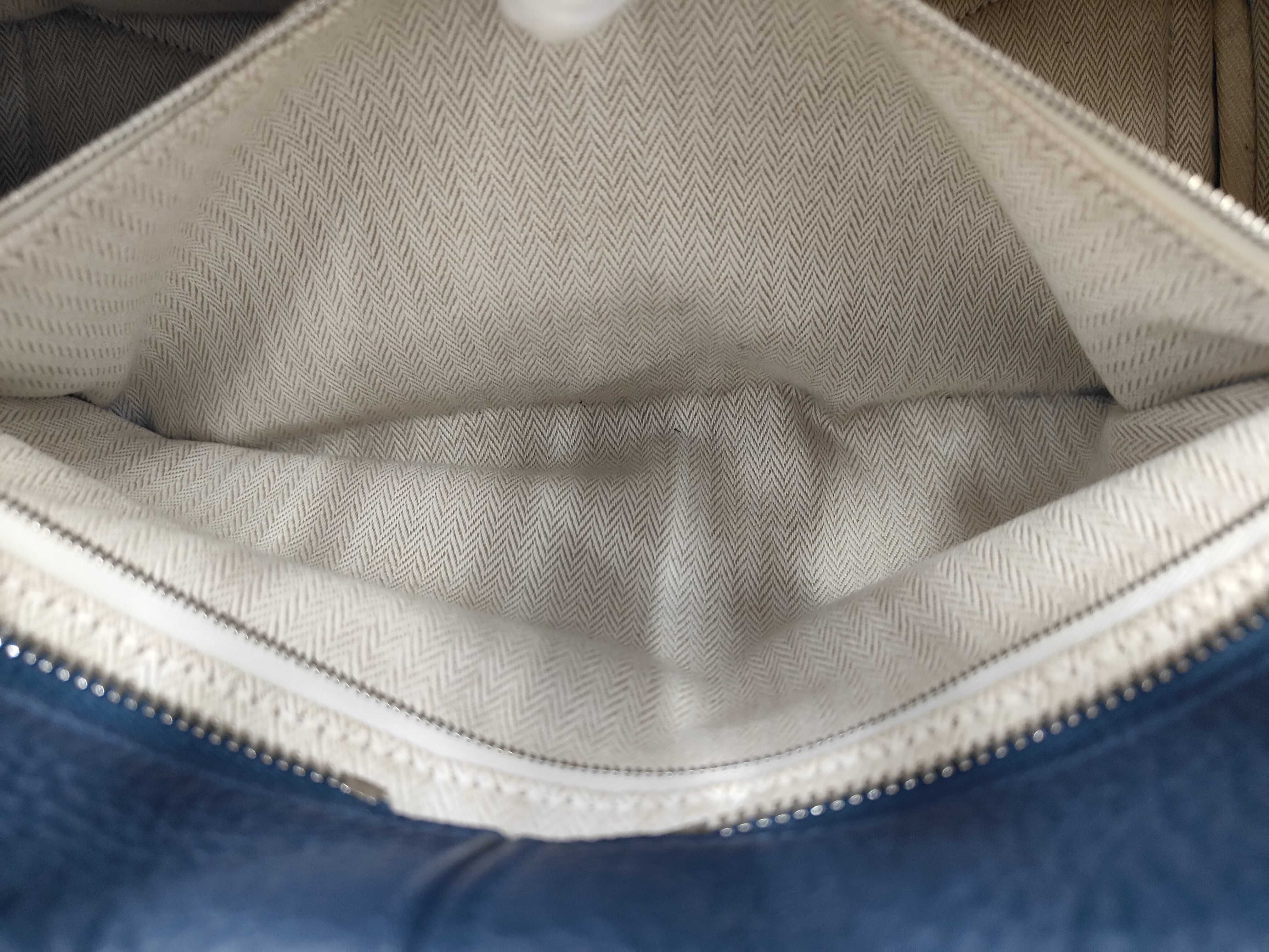 Victoria 35 J Taurillon Leather Navy Shoulder Bag — view 10