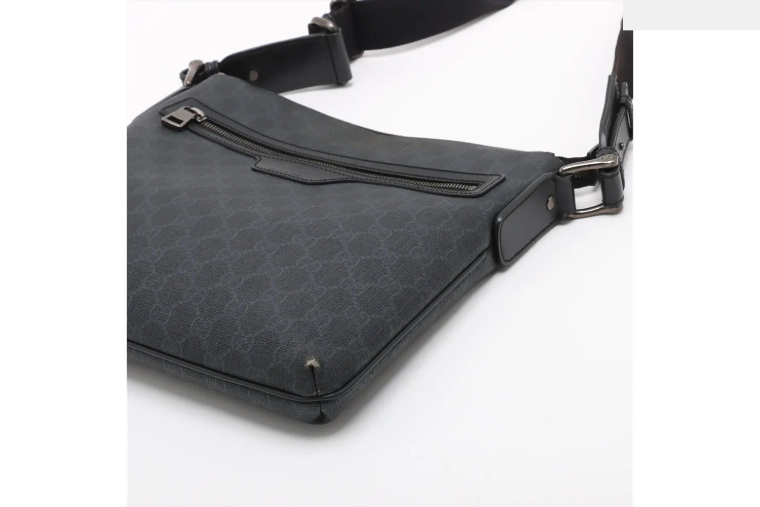 GG Supreme 322279 Leather Shoulder Bag — view 3
