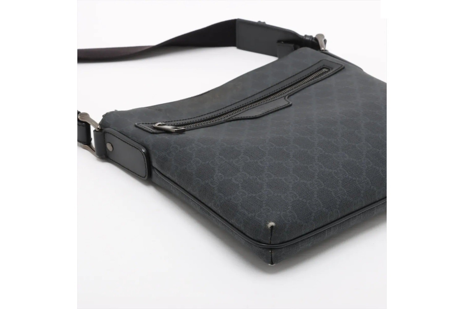 GG Supreme 322279 Leather Shoulder Bag — view 4