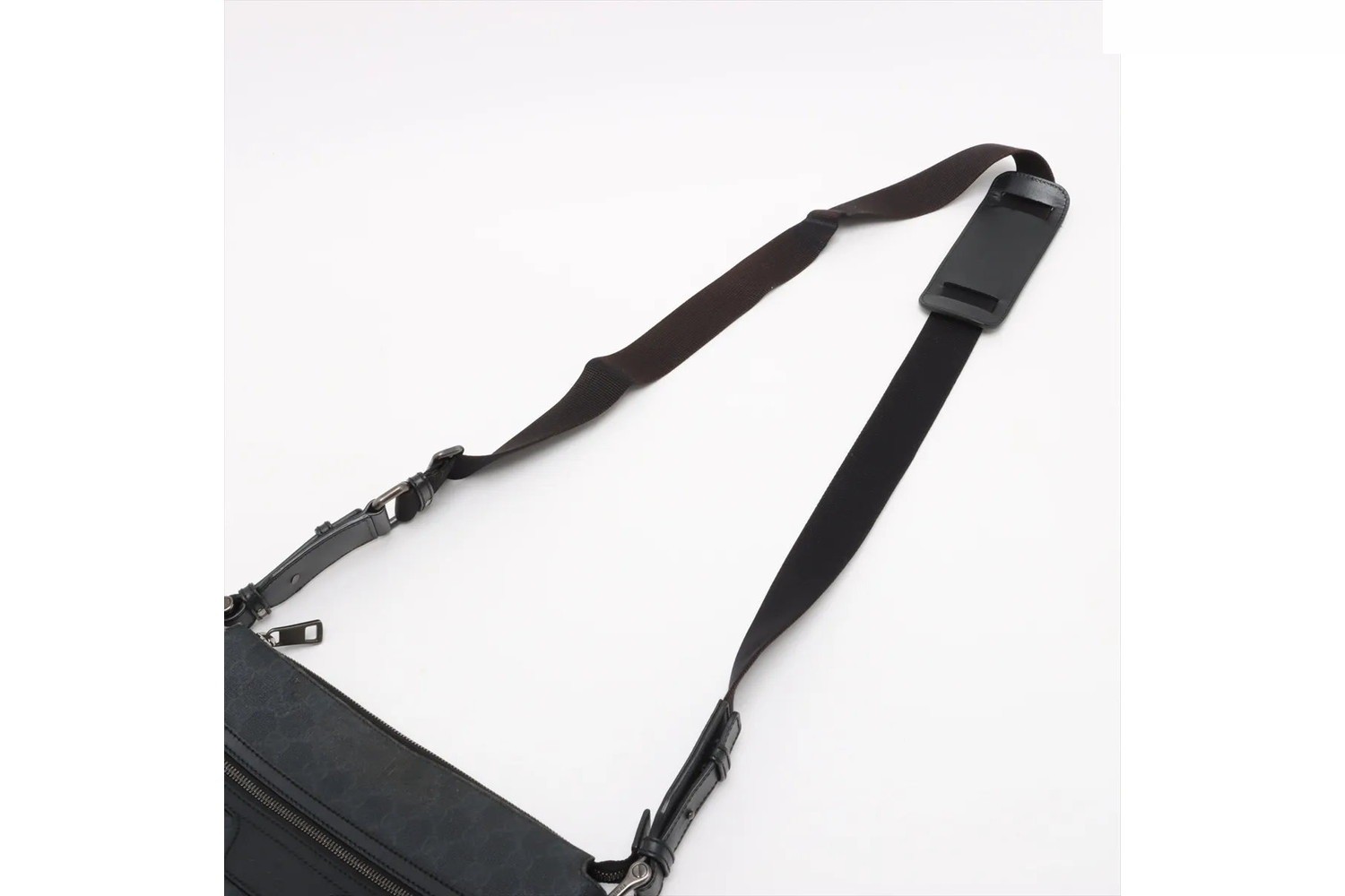 GG Supreme 322279 Leather Shoulder Bag — view 5