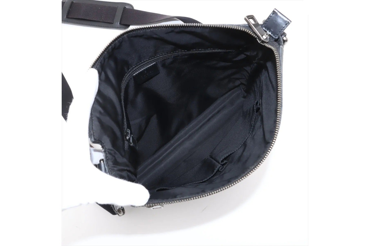 GG Supreme 322279 Leather Shoulder Bag — view 6