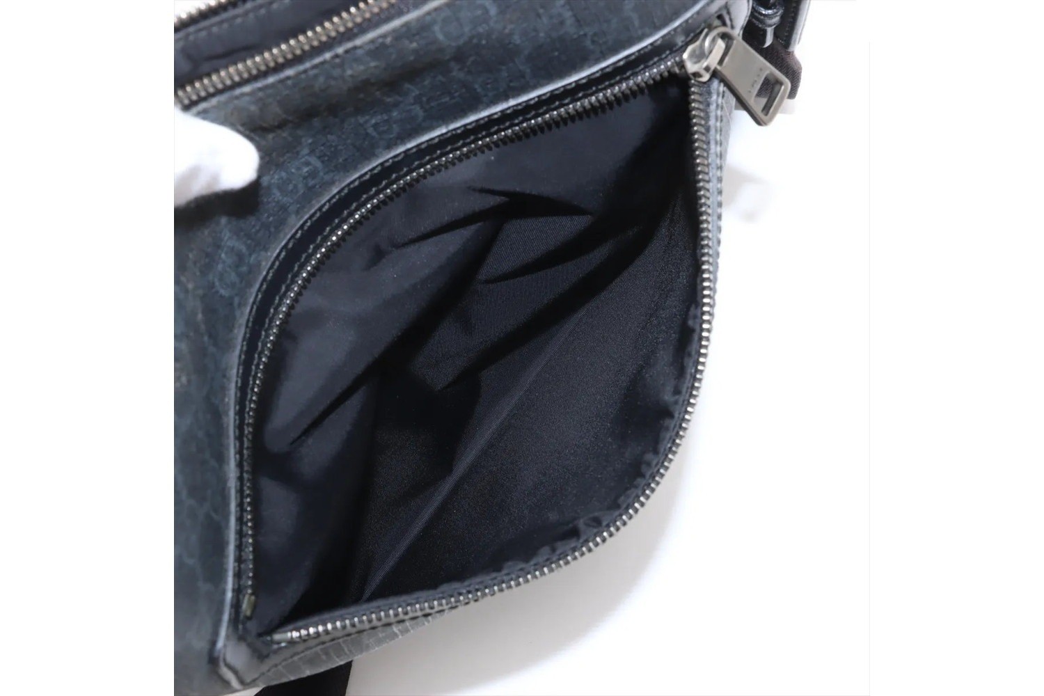 GG Supreme 322279 Leather Shoulder Bag — view 8