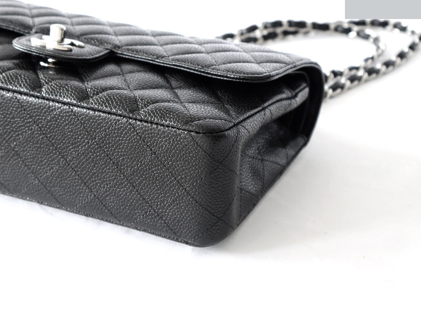 Caviar leather Matelassé 25 Double flap Double chain shoulder bag, black — view 4
