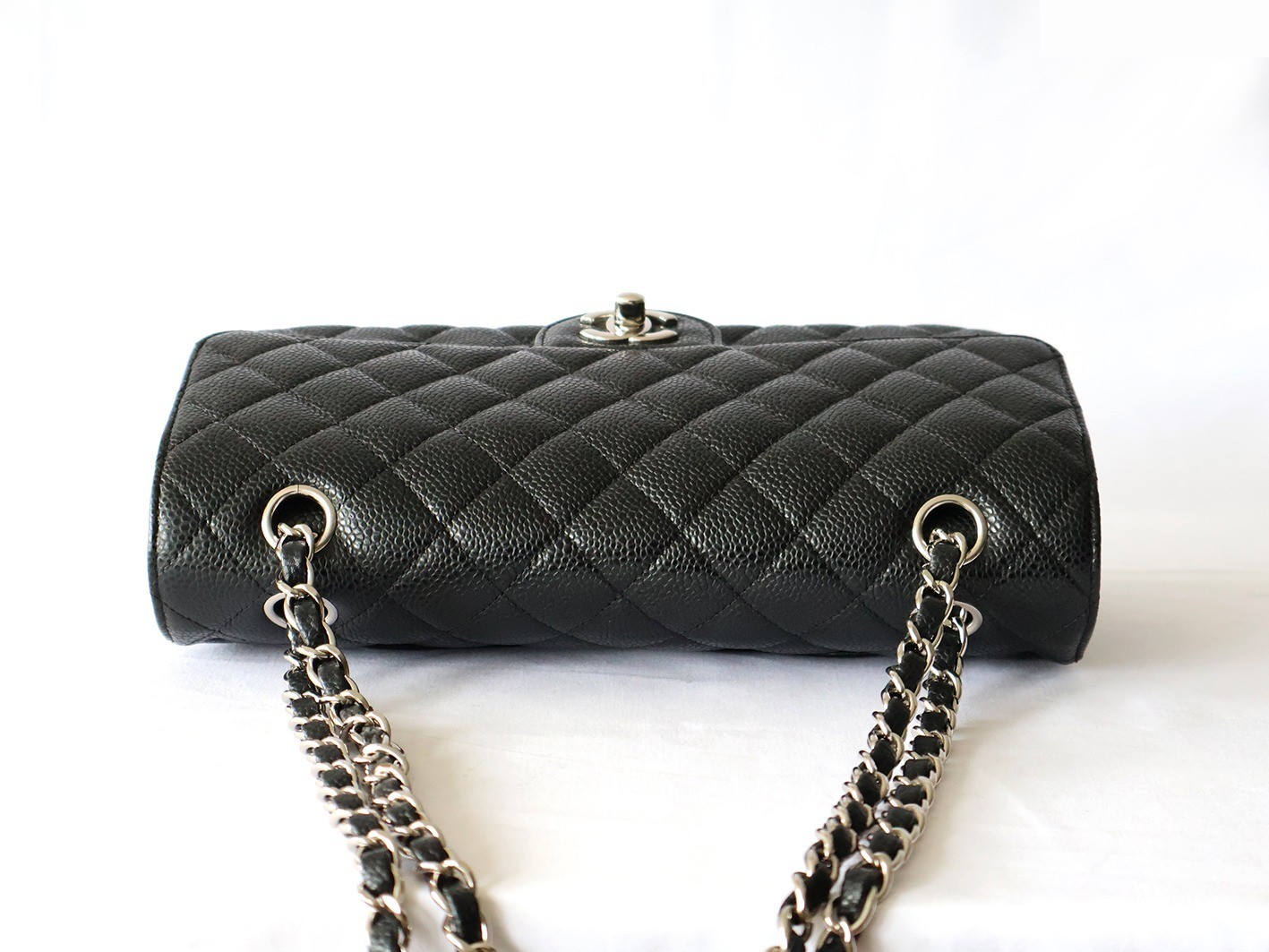 Caviar leather Matelassé 25 Double flap Double chain shoulder bag, black — view 5