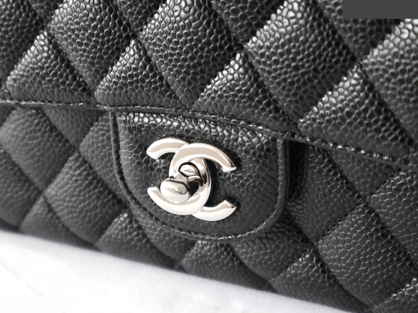 Caviar leather Matelassé 25 Double flap Double chain shoulder bag, black — view 8