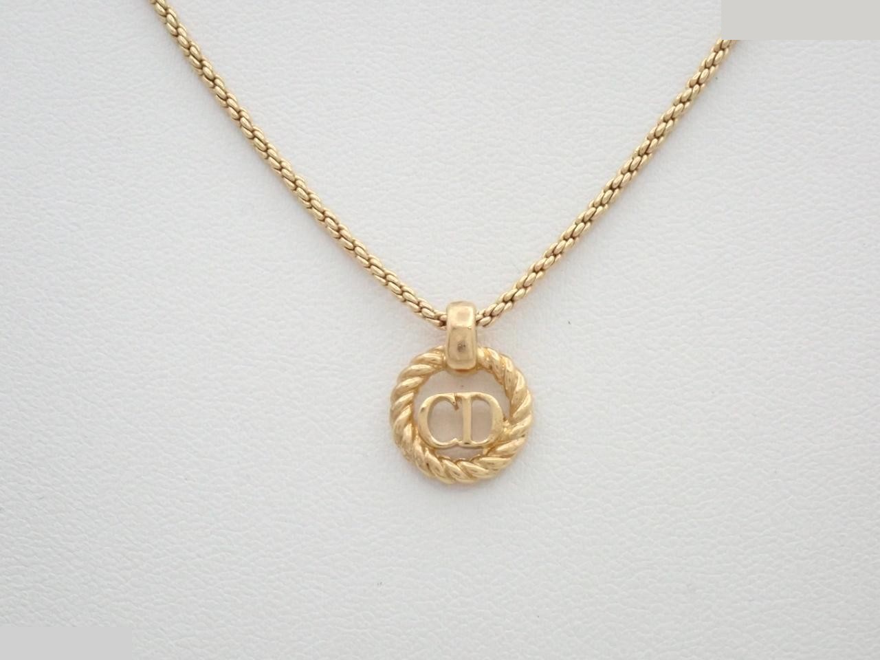 necklace, chain approximately 43cm