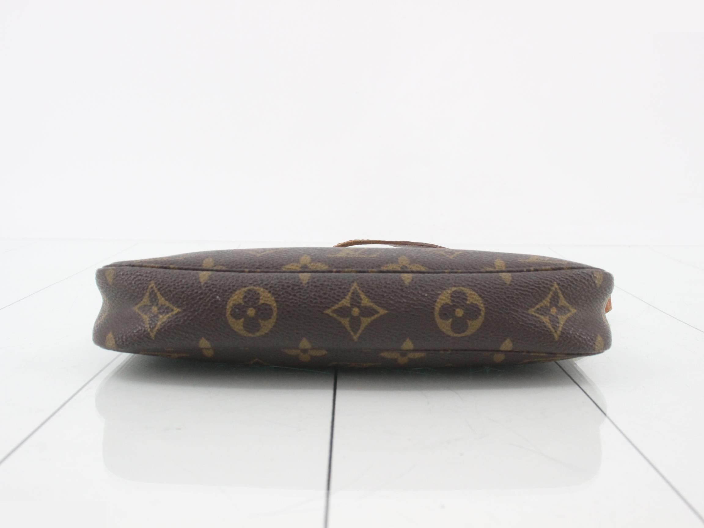LOIS VUITTON Monogram Handbag — view 3