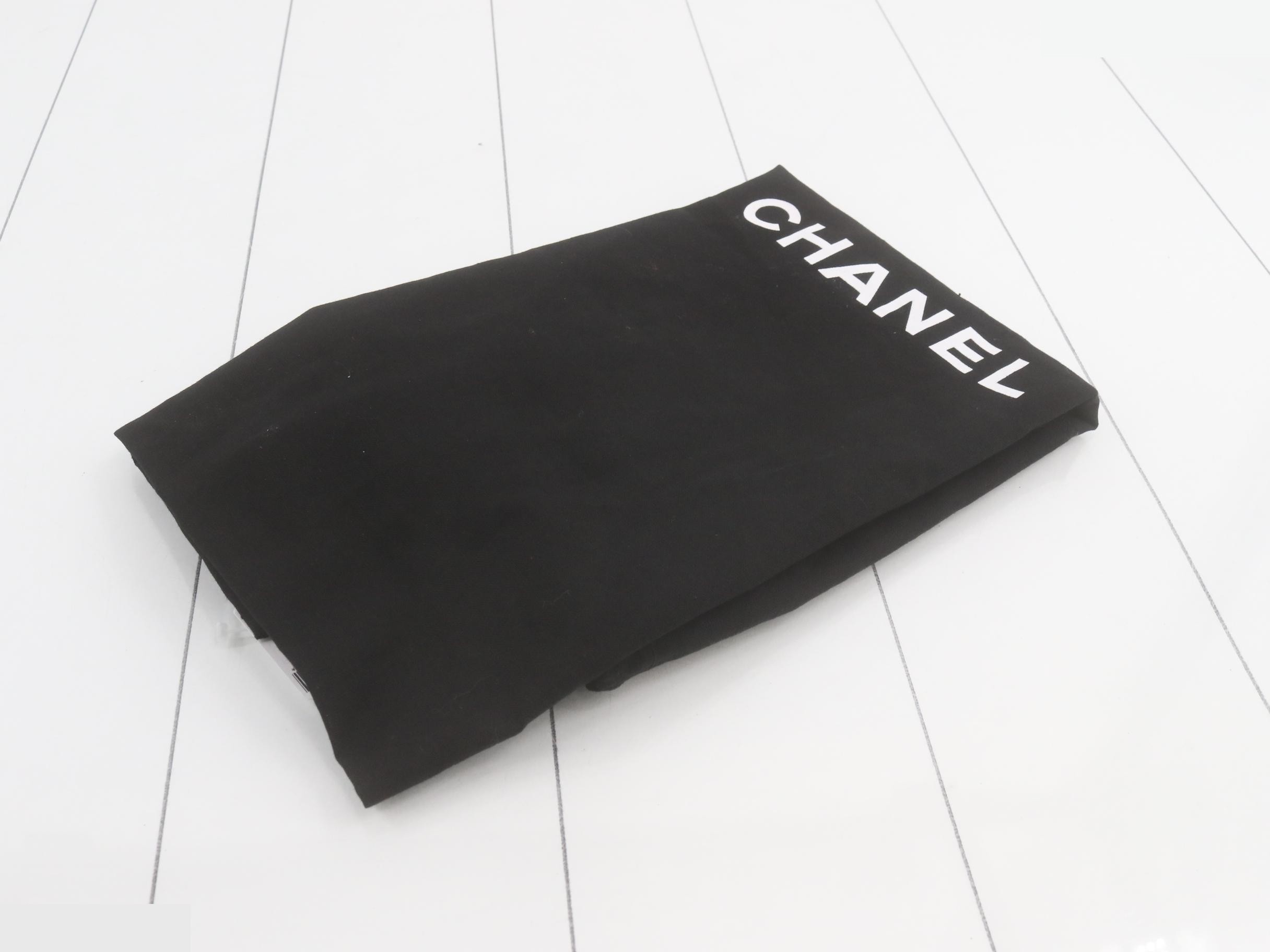 Large Matelassé 30 Caviar Double Chain Shoulder Bag — view 7