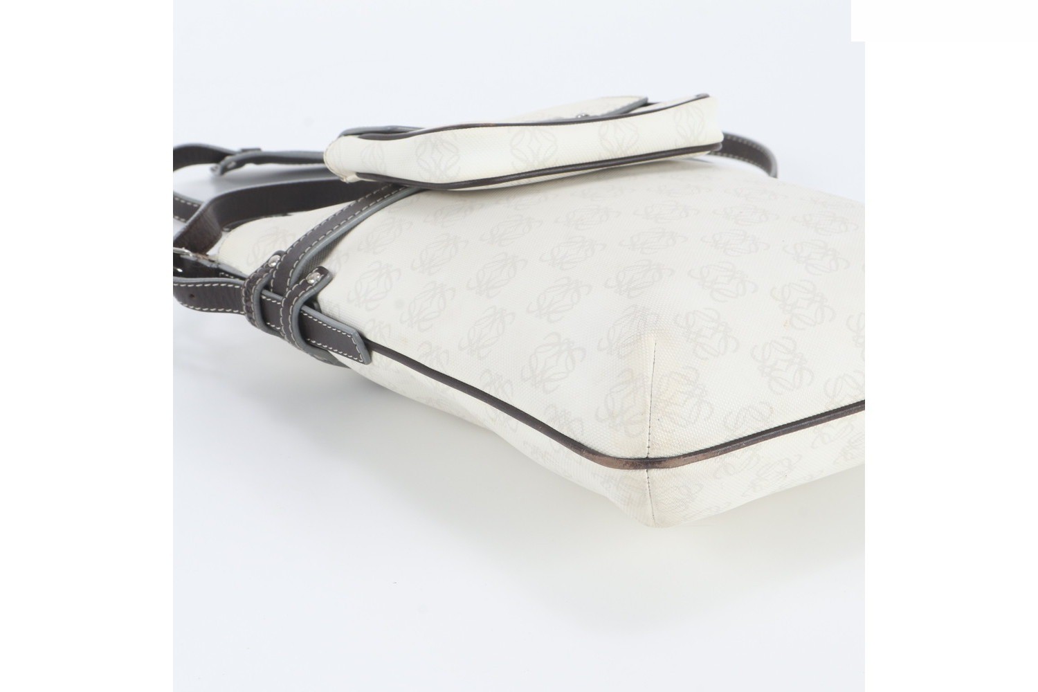 Anagram Leather Shoulder Bag — view 5