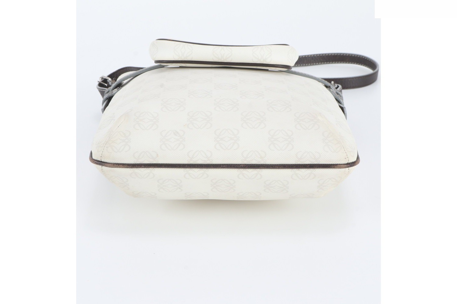 Anagram Leather Shoulder Bag — view 6
