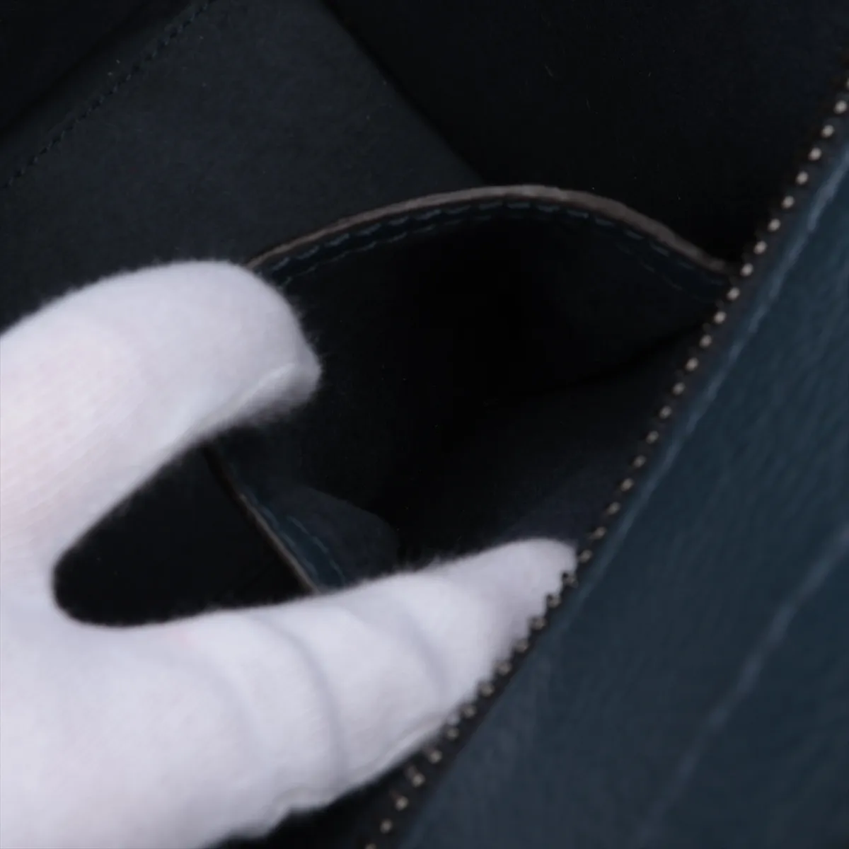 Luggage Micro Shopper Leather Handbag Navy — view 9