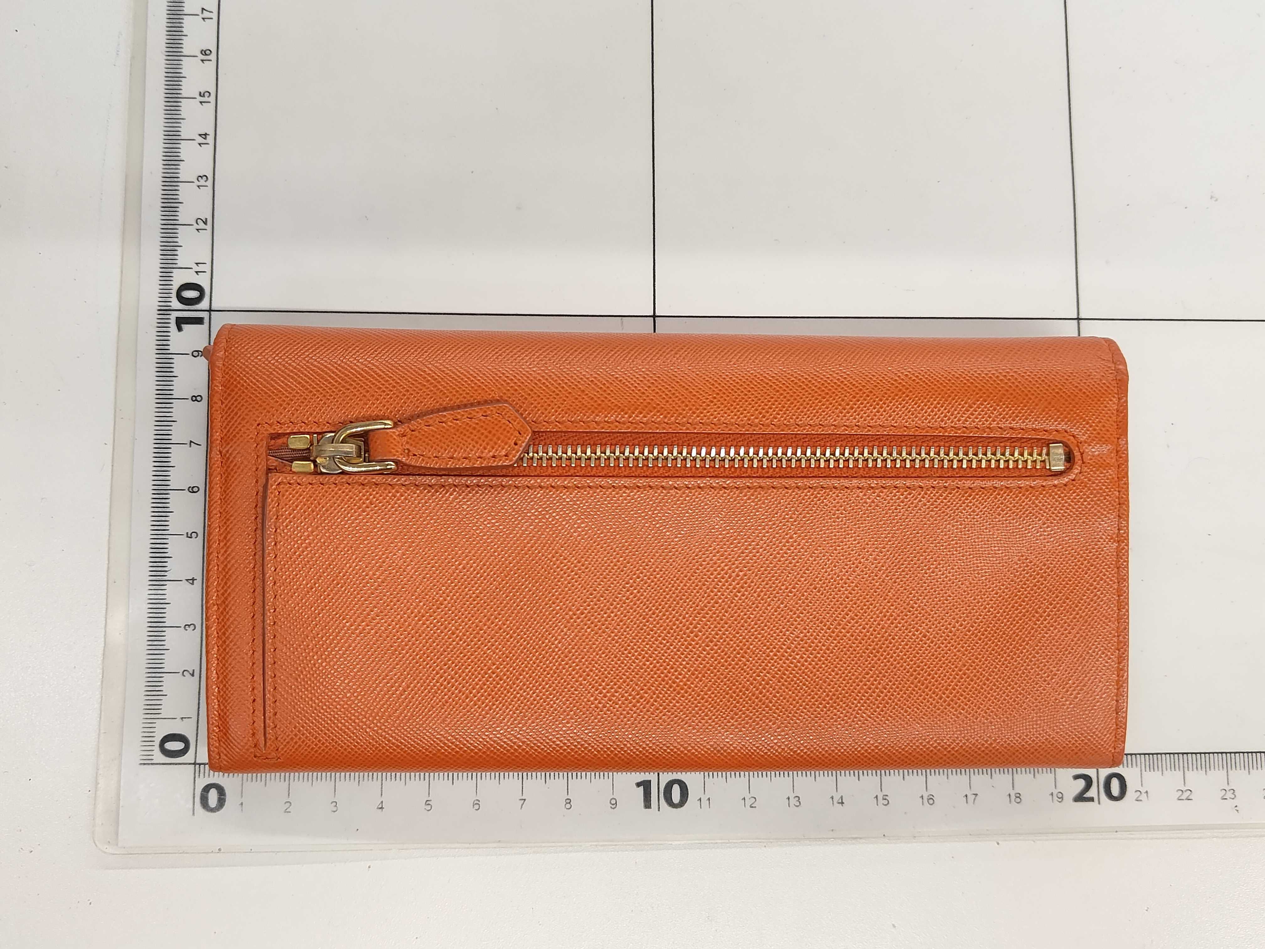 Vitello Move 1MH132 Leather Long Wallet Orange — view 2