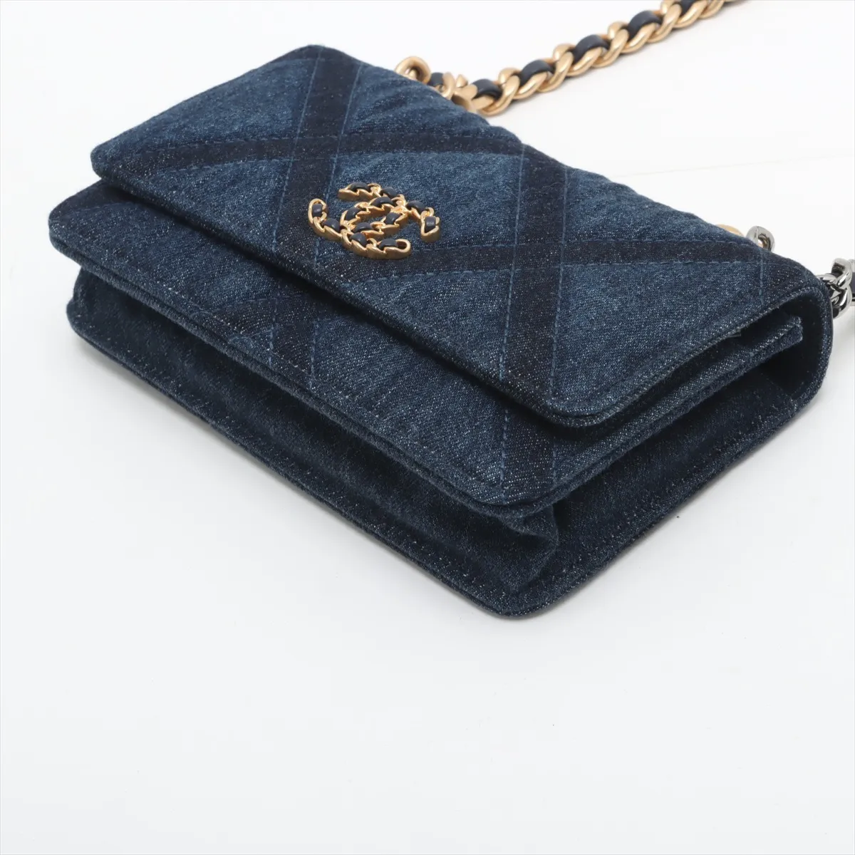 19 Denim Chain Wallet Blue Gold x Silver Hardware U88P0HGH Random Plate — view 3