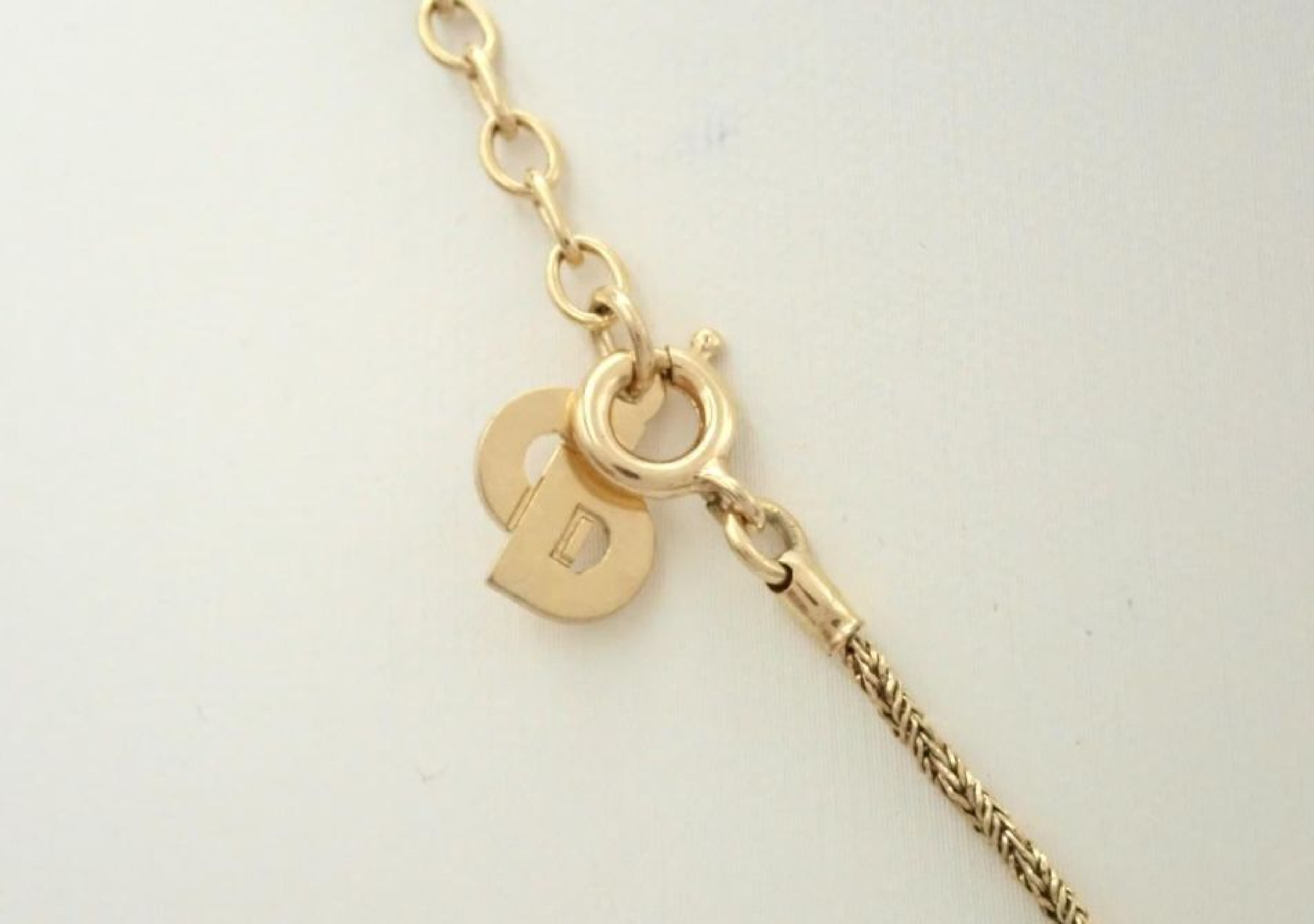 pendant necklace with approximately 43cm chain. — view 3