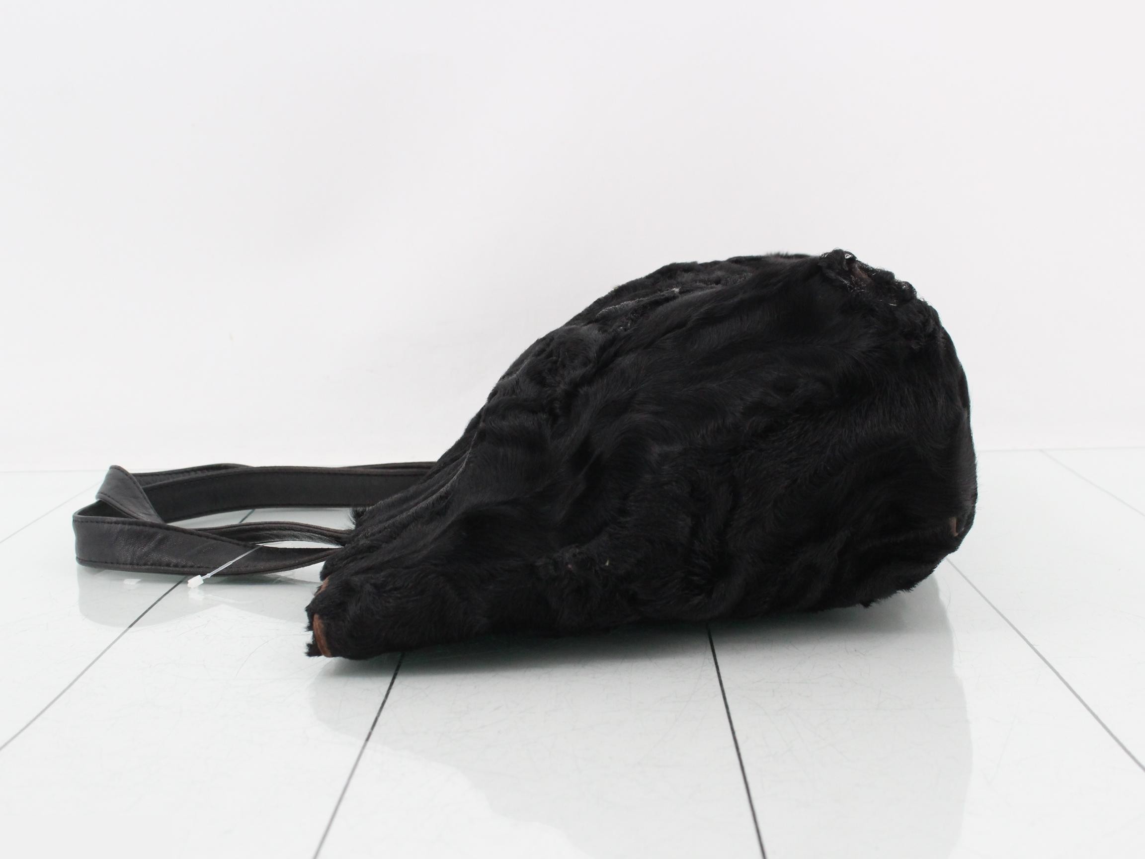 Rabbit fur and leather handle handbag, black. — view 4