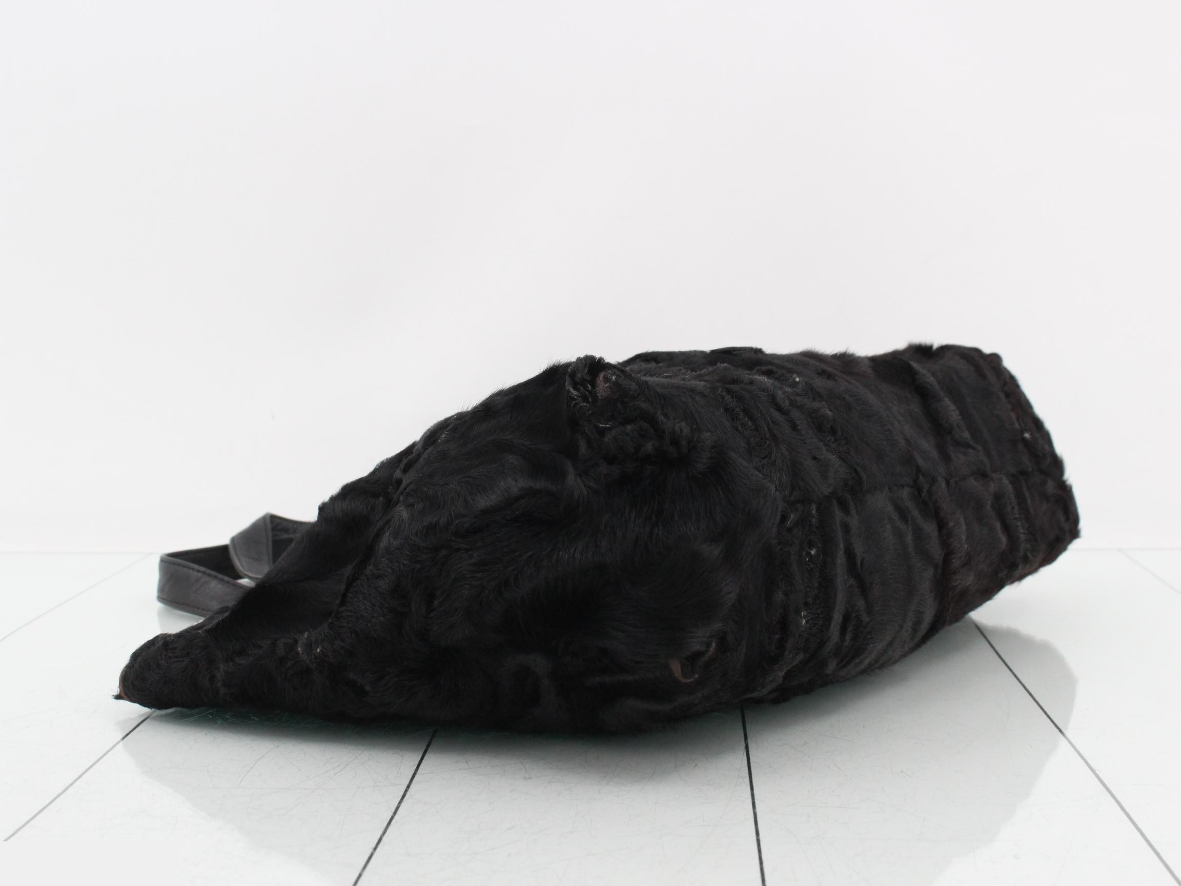 Rabbit fur and leather handle handbag, black. — view 5