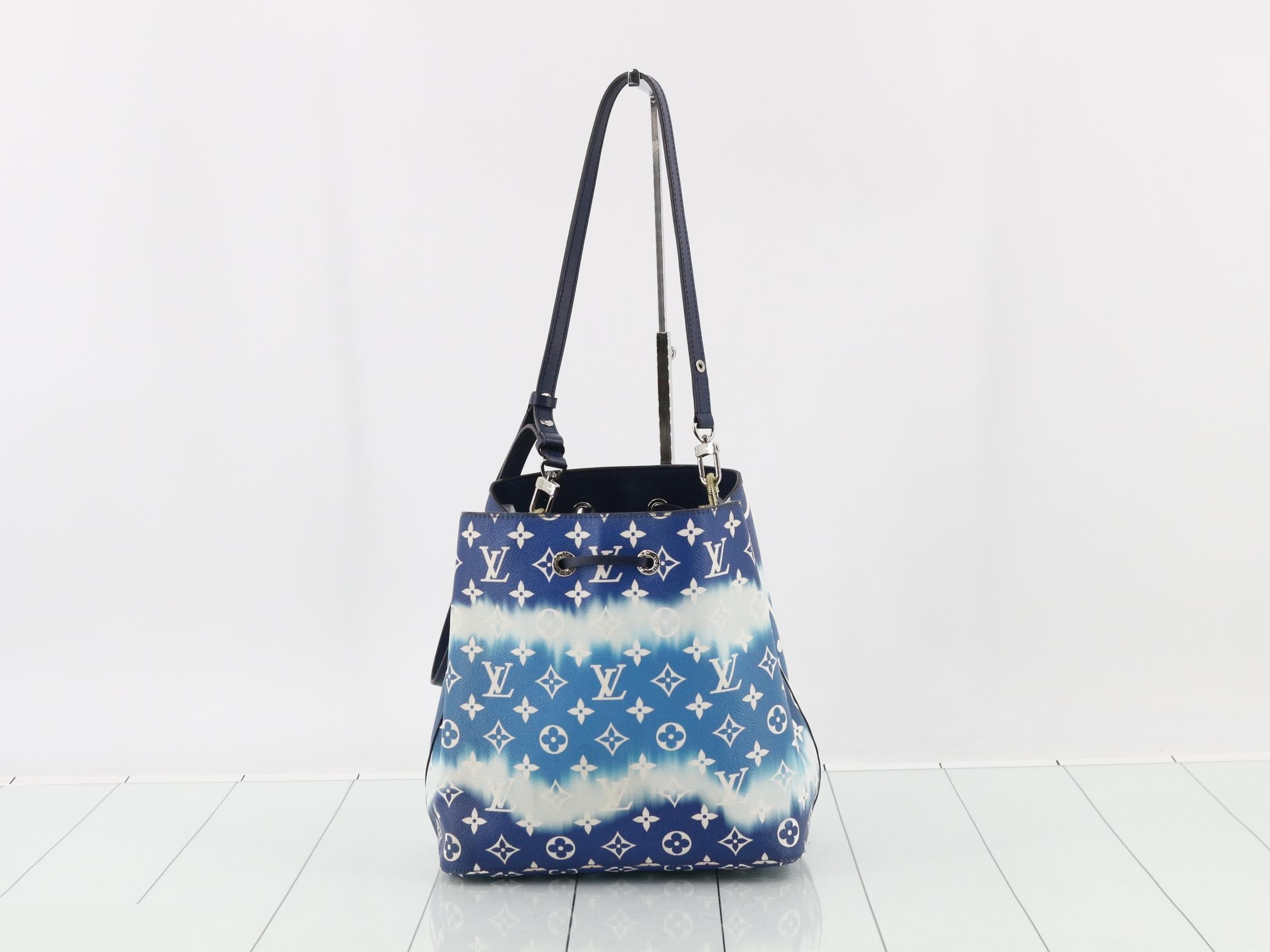 LV Escale NeoNoe Shoulder Bag — view 2