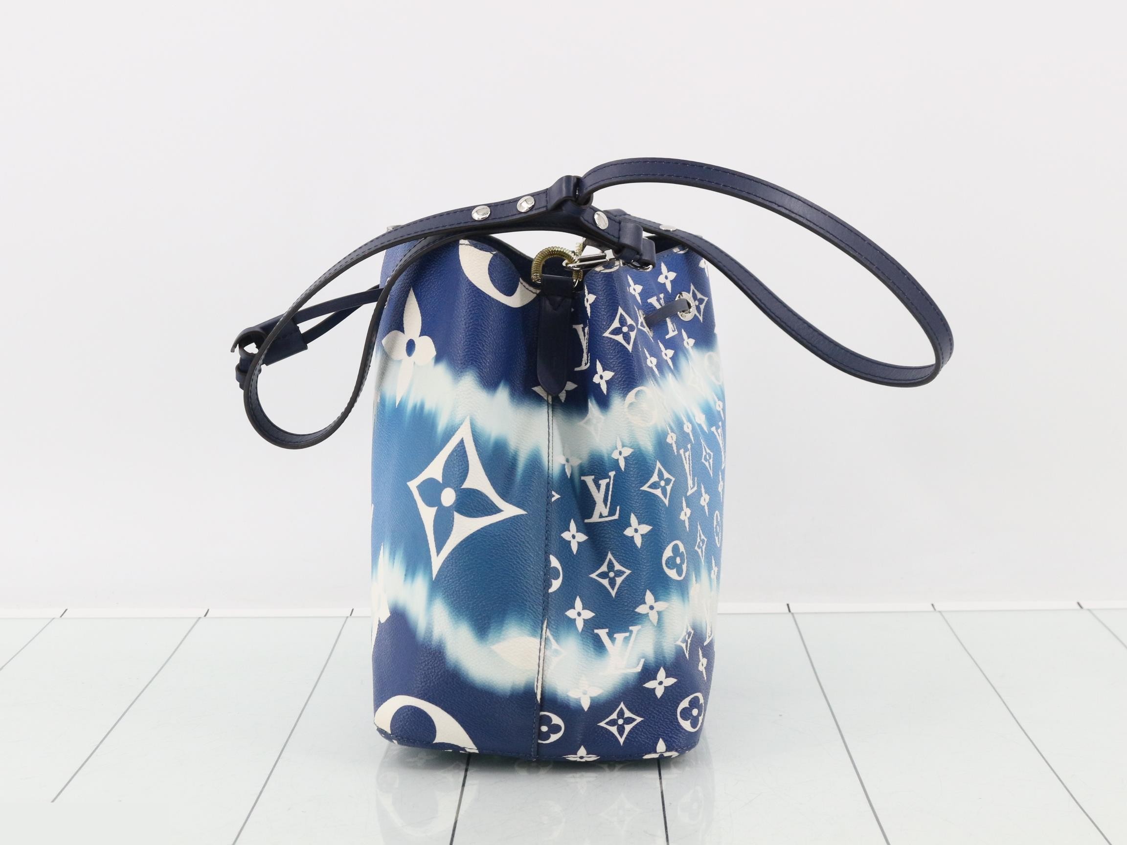 LV Escale NeoNoe Shoulder Bag — view 3