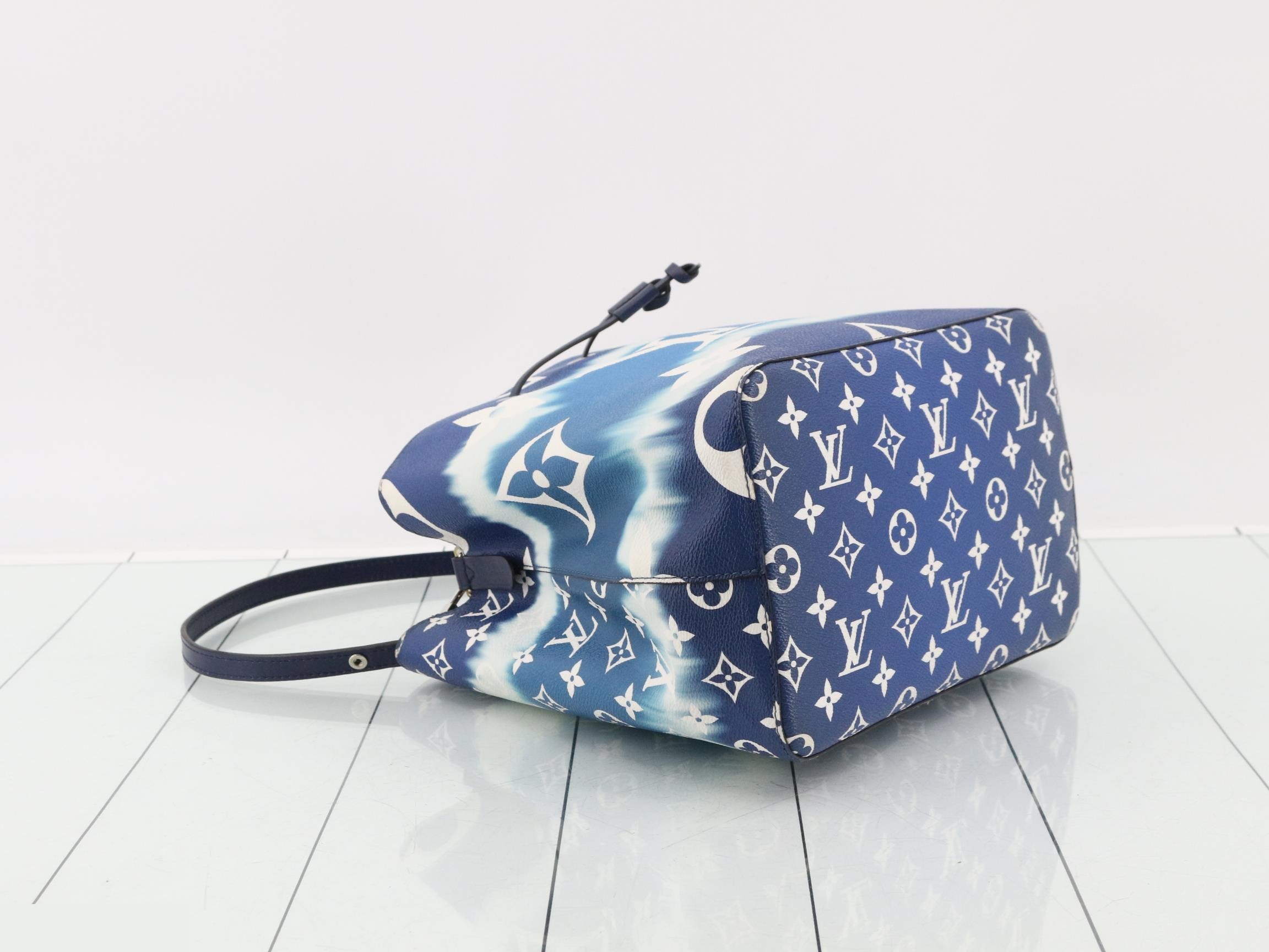 LV Escale NeoNoe Shoulder Bag — view 5