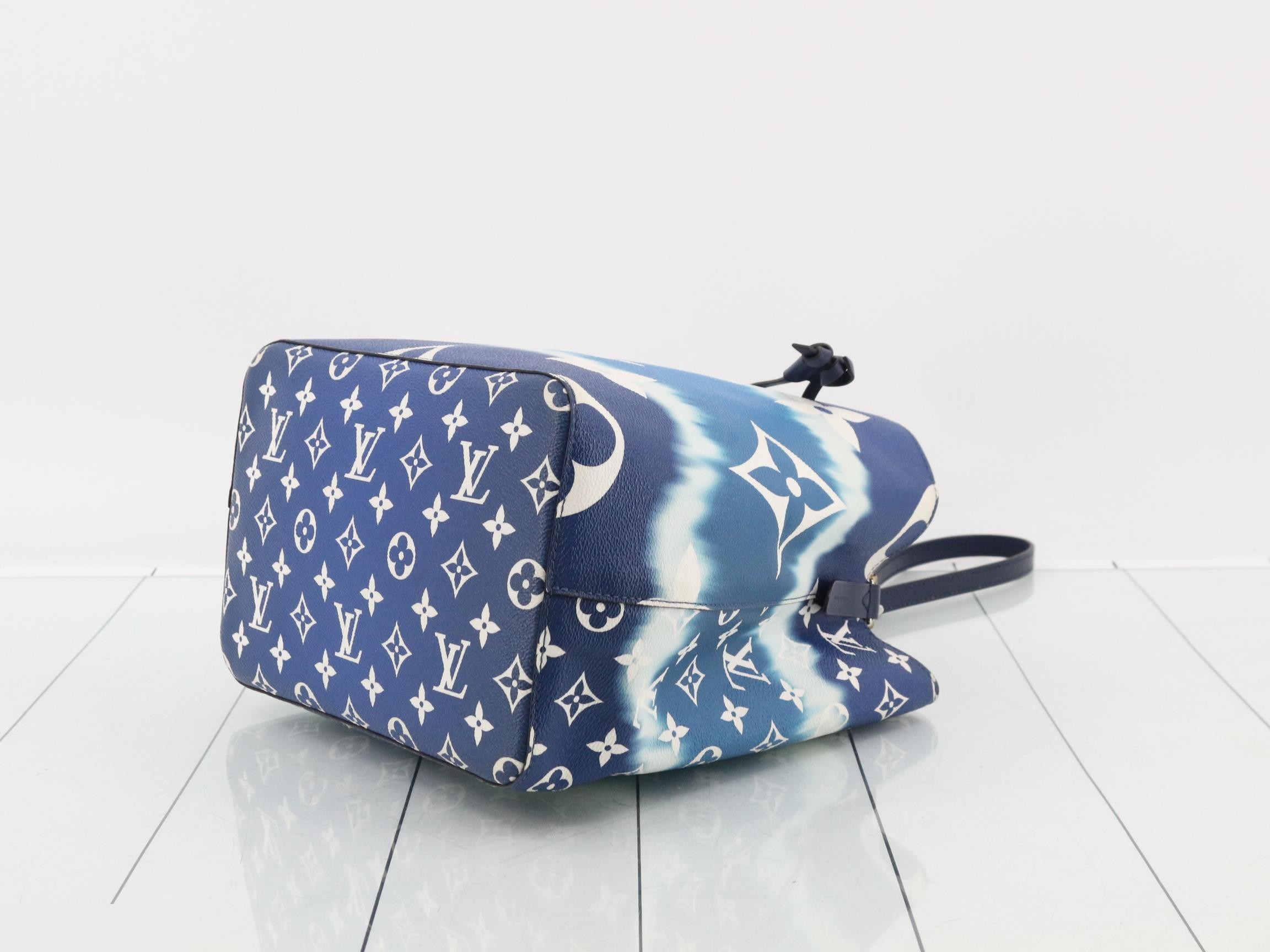 LV Escale NeoNoe Shoulder Bag — view 6