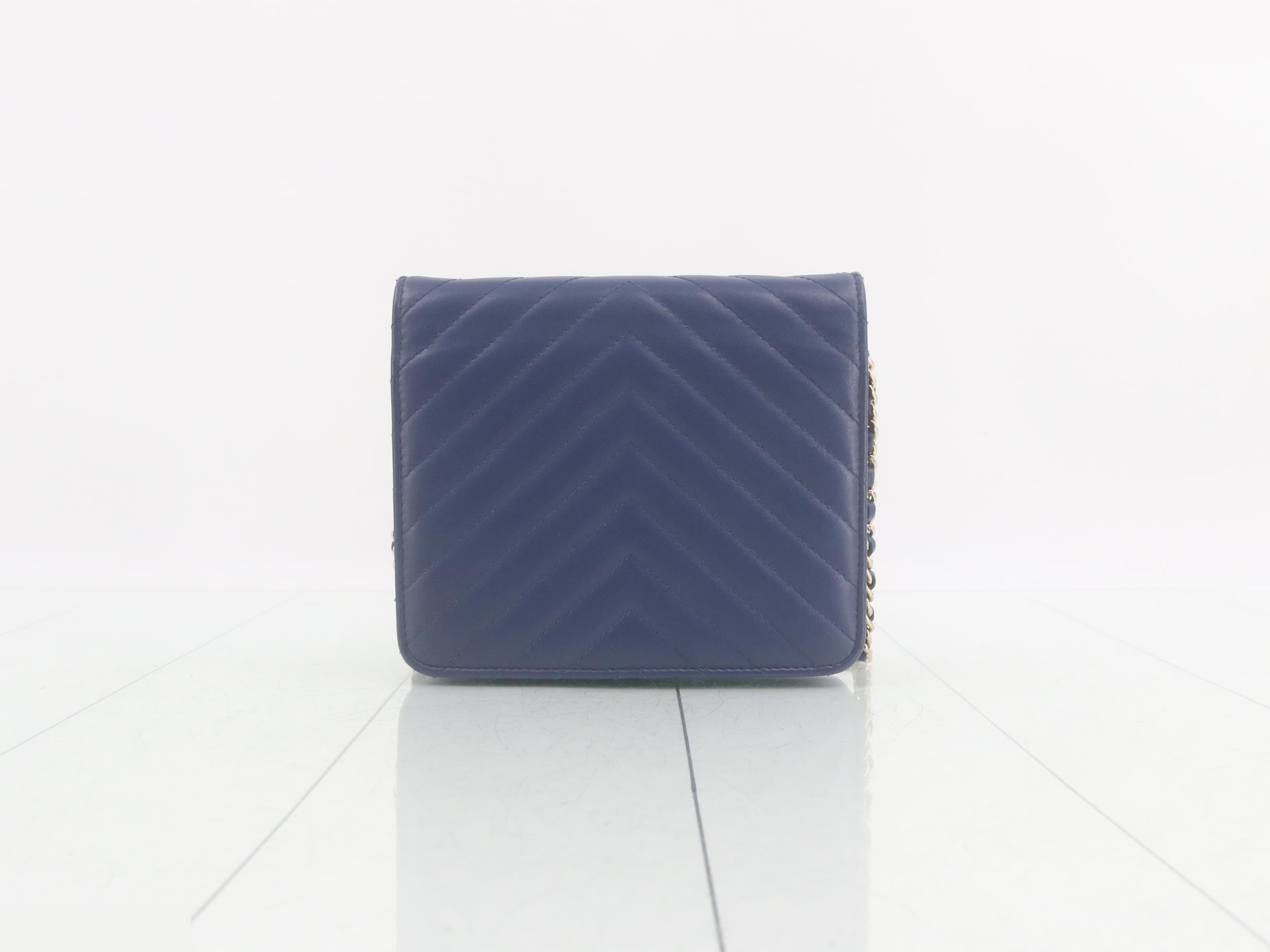 V-stitch lambskin chain shoulder bag with Coco Mark, blue tones. — view 2