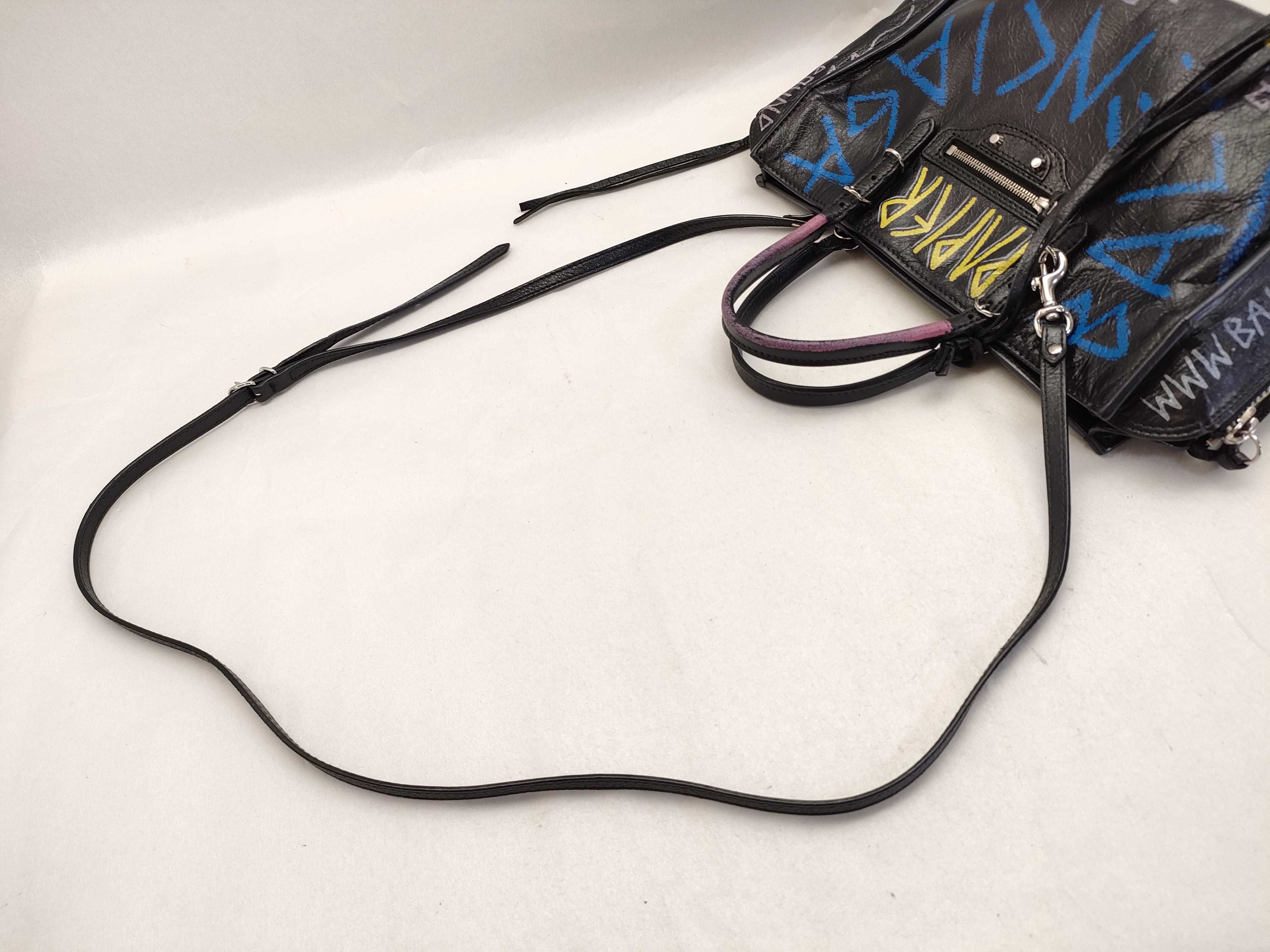 Paper A6 Graffiti Mirror Included Black 2-Way Shoulder Bag/Handbag — view 3