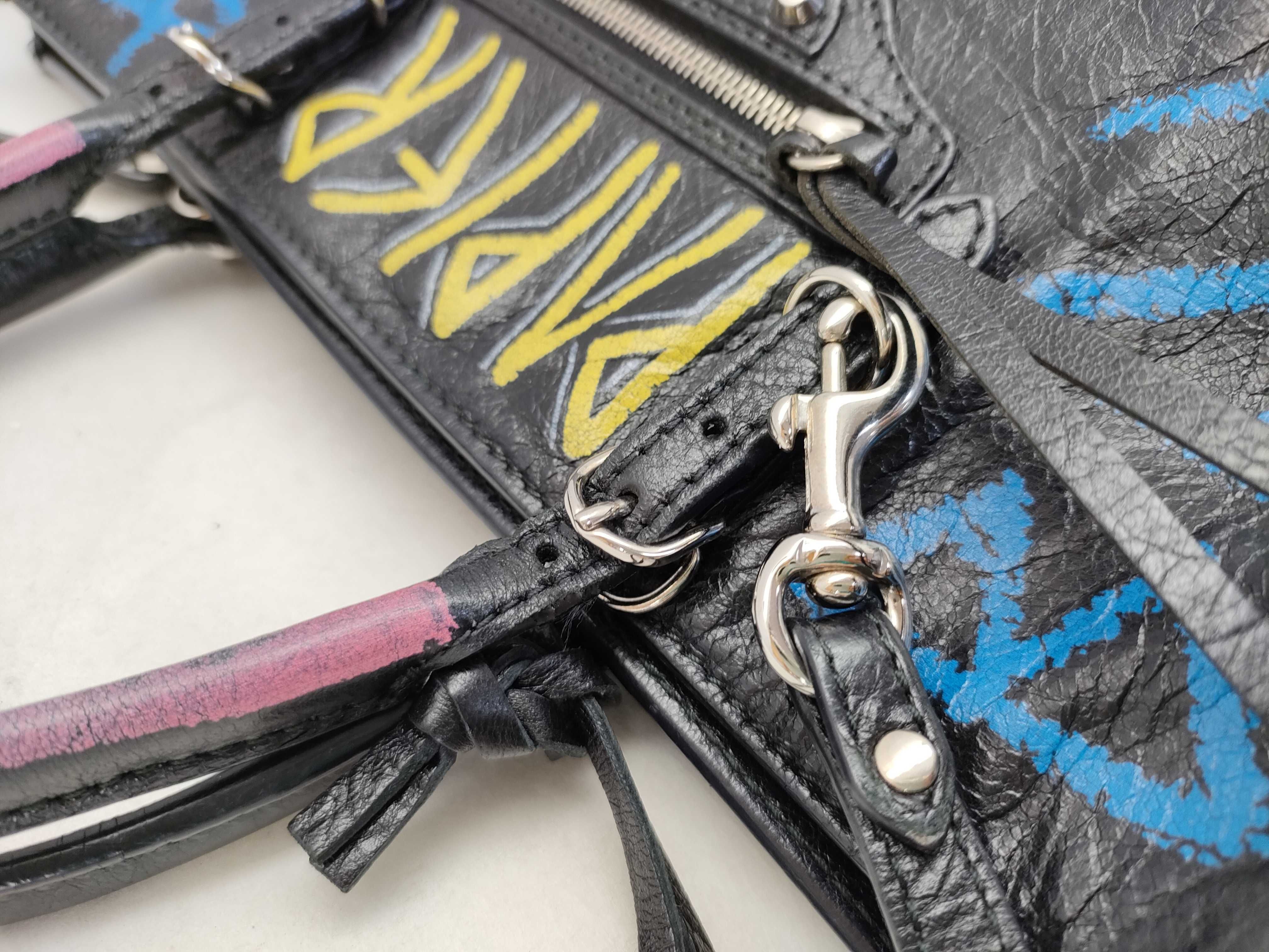 Paper A6 Graffiti Mirror Included Black 2-Way Shoulder Bag/Handbag — view 6