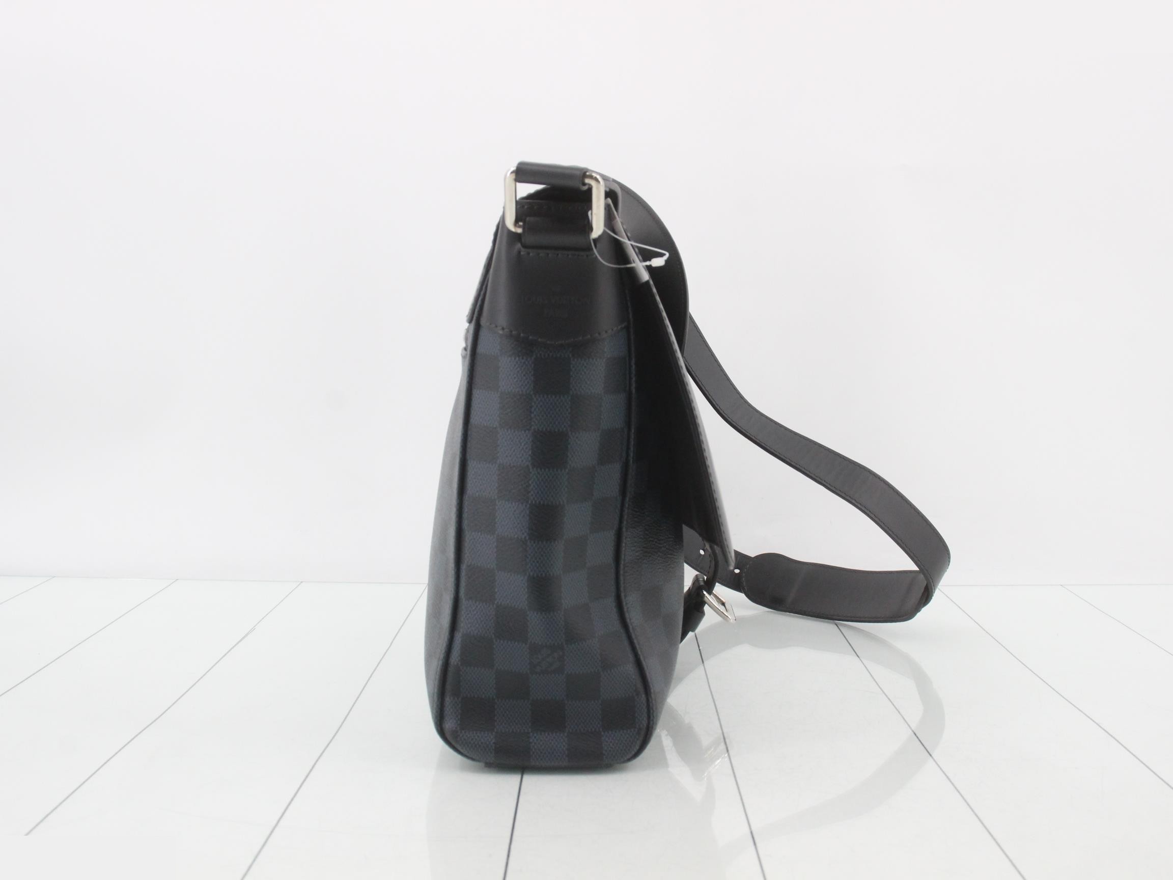 Damier Cobalt Newport Messenger MM Messenger Bag — view 4