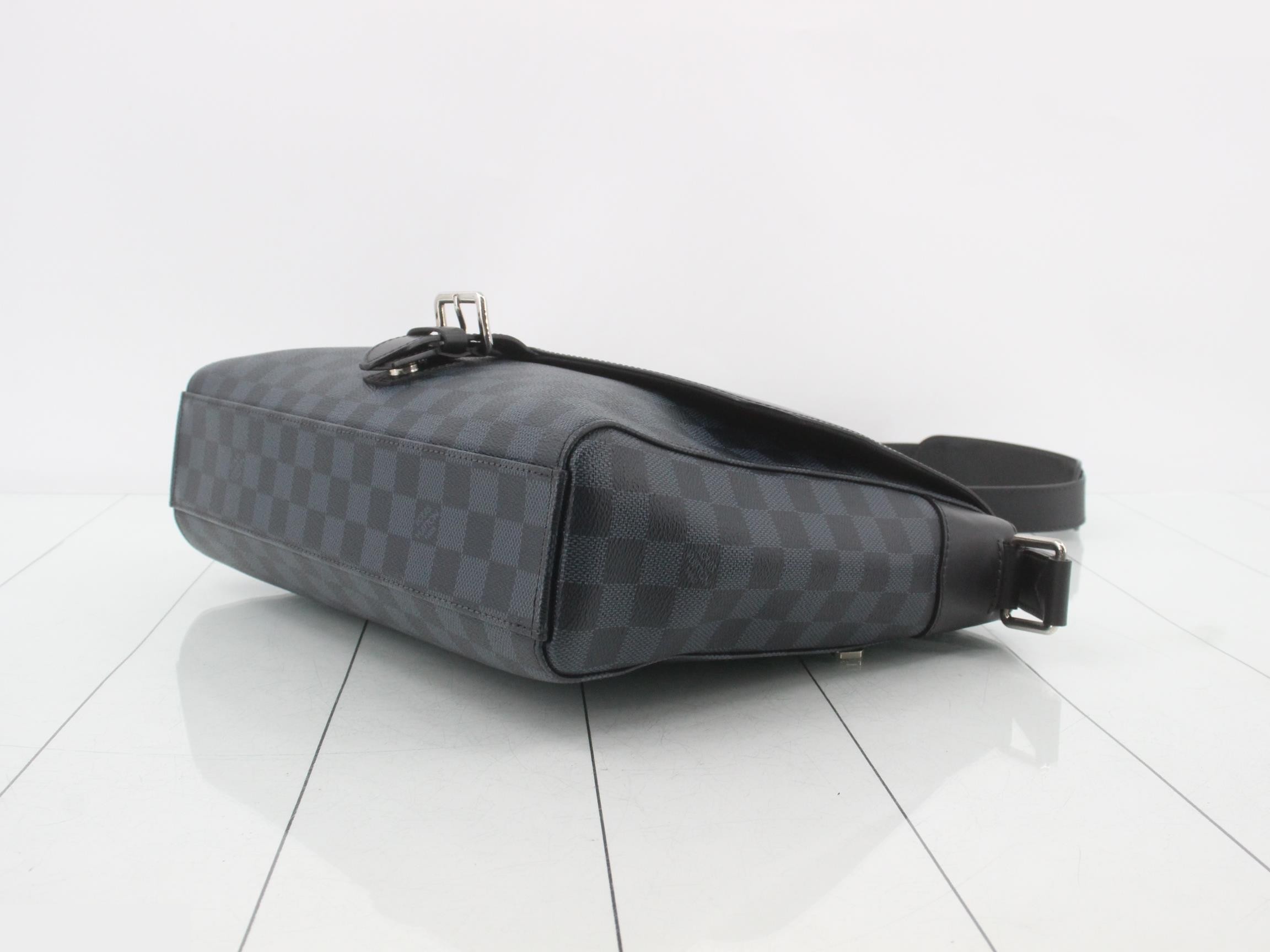 Damier Cobalt Newport Messenger MM Messenger Bag — view 6