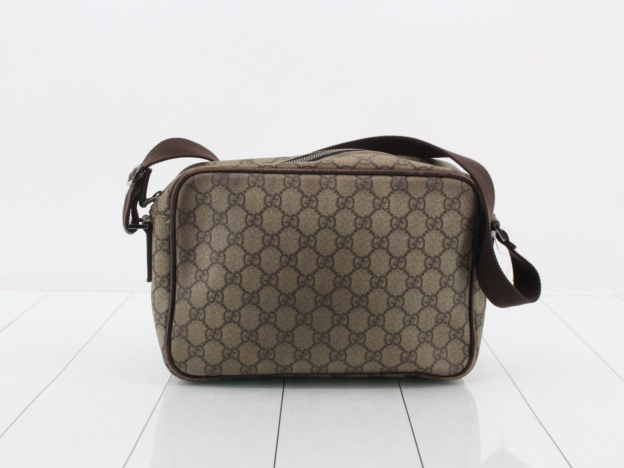 GG Supreme Shoulder Bag — view 2