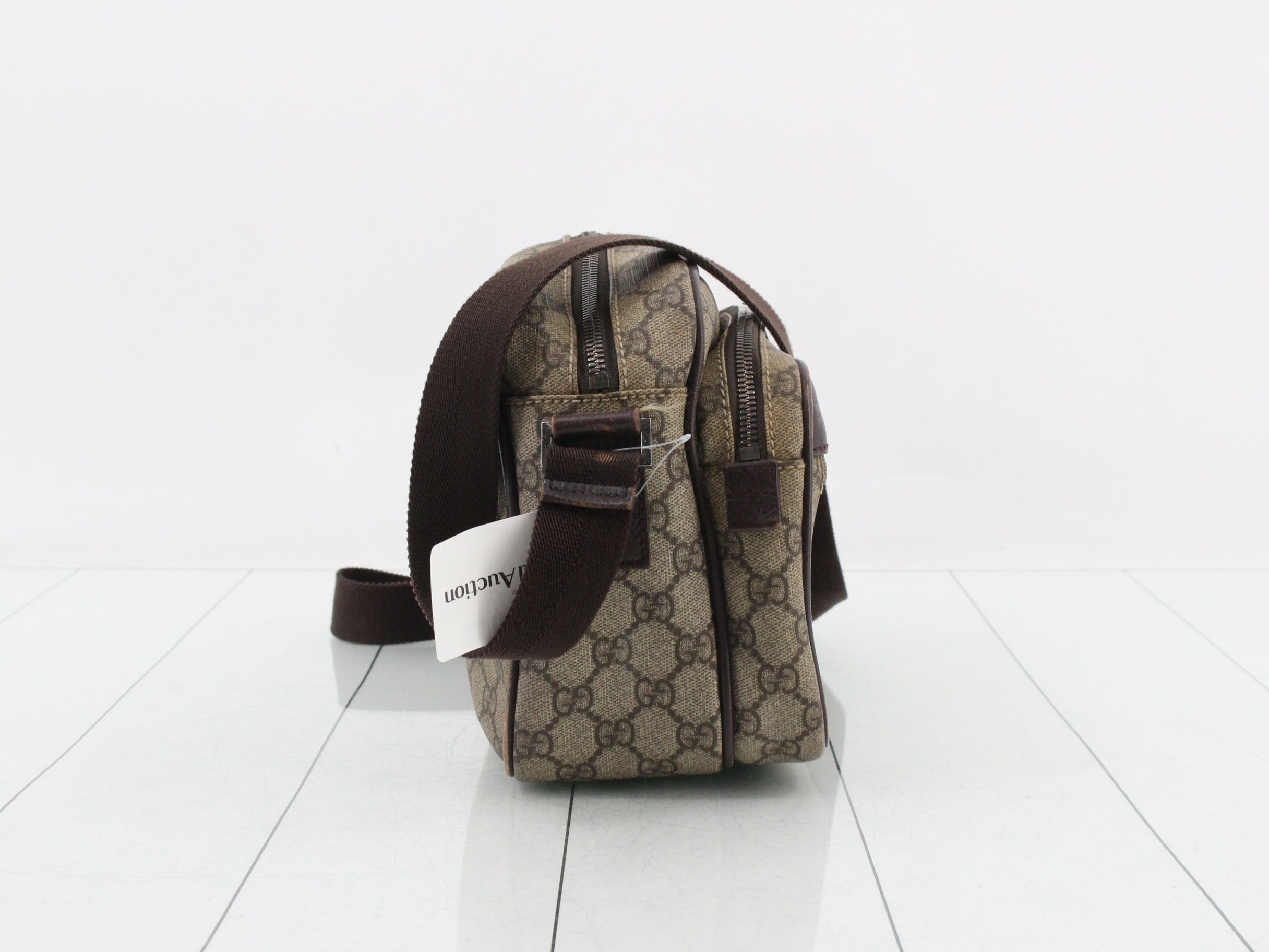 GG Supreme Shoulder Bag — view 4